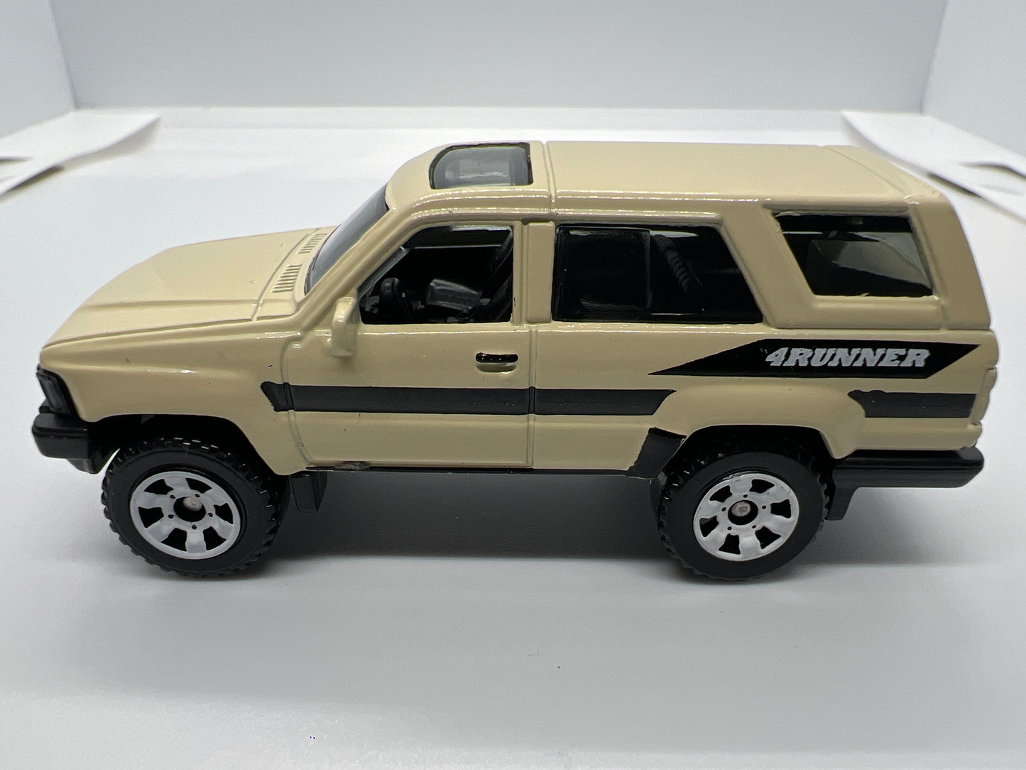 Matchbox 1/64 1985 Toyota 4Runner Tan Loose