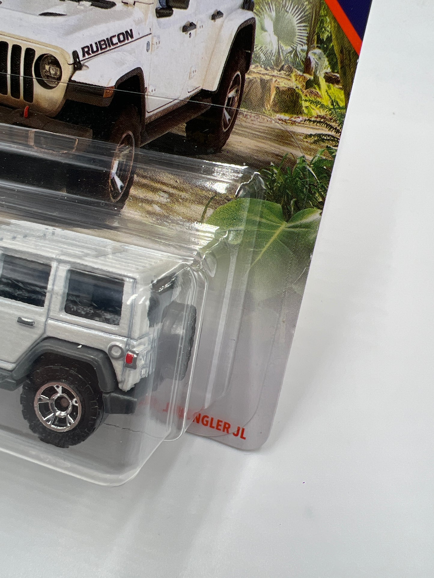 Matchbox MBX Jungle #64 2018 Jeep Wrangler JL White W/Protector