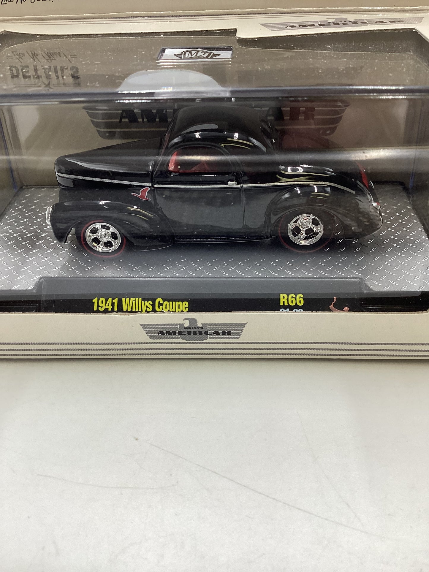 M2 Machines CHASE Willys Americar 1941 Willys Coupe Black R66 with protector