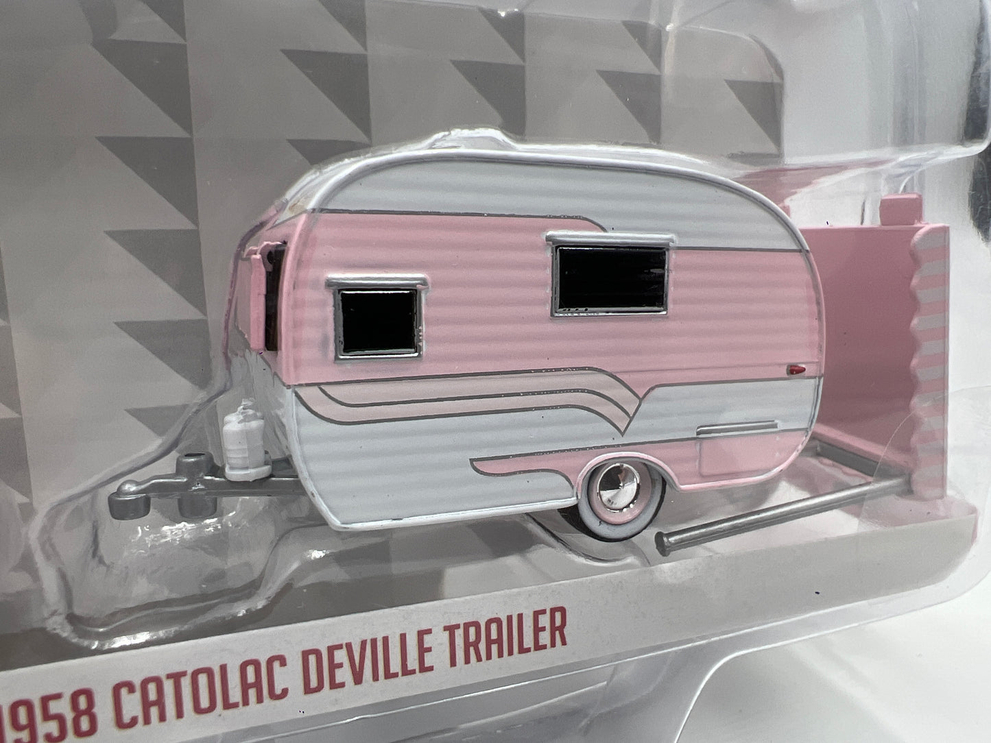 Greenlight Mijo Exclusives Hitch & Tow 1974 Volkswagen Type 2 T2 And 1958 Catolac Deville Trailer Pink VHTF