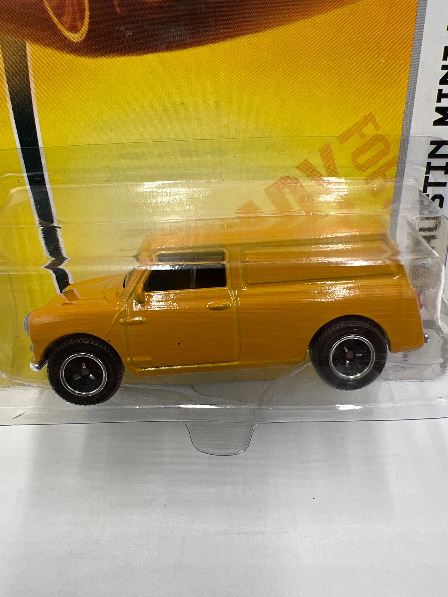 Matchbox Heritage Classics #7 65 Austin Mini Van Yellow Blister Not Perfect 216P