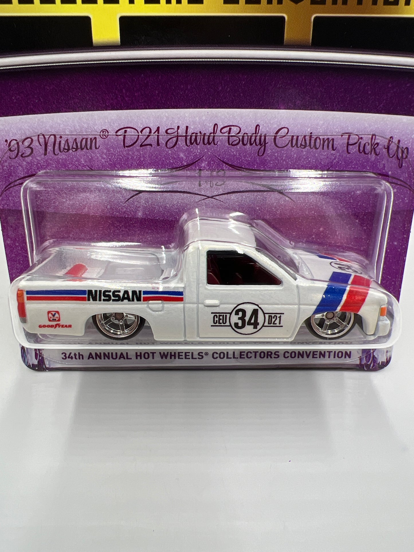 2020 Hot Wheels 34th Annual Collectors Convention LA #2409/6700 93 Nissan D21 Hard Body Custom White W/Protector
