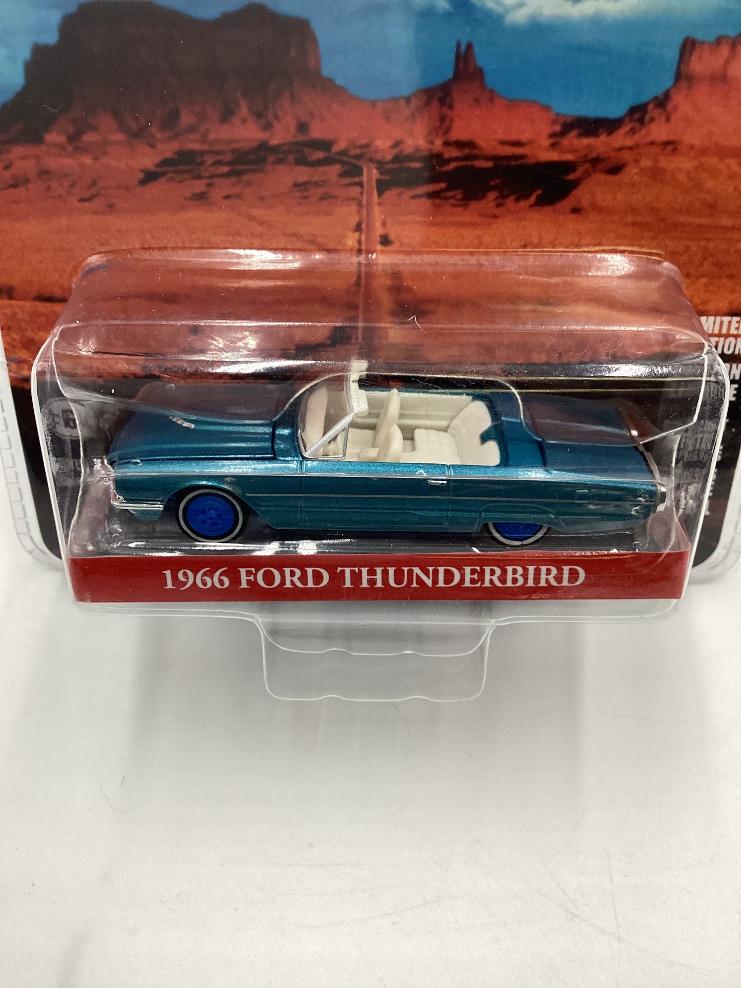 Greenlight Hollywood Series 34 Thelma & Louise 1966 Ford Thunderbird Blue Walmart Chase