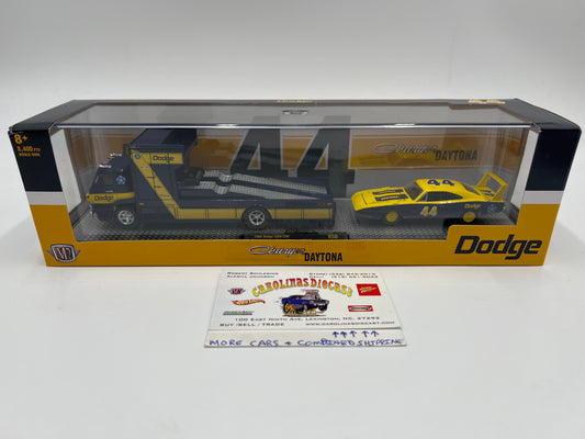 M2 Machines Auto Haulers 1970 #44 Dodge L600 COE & 1969 Dodge Charger Daytona Hemi R50