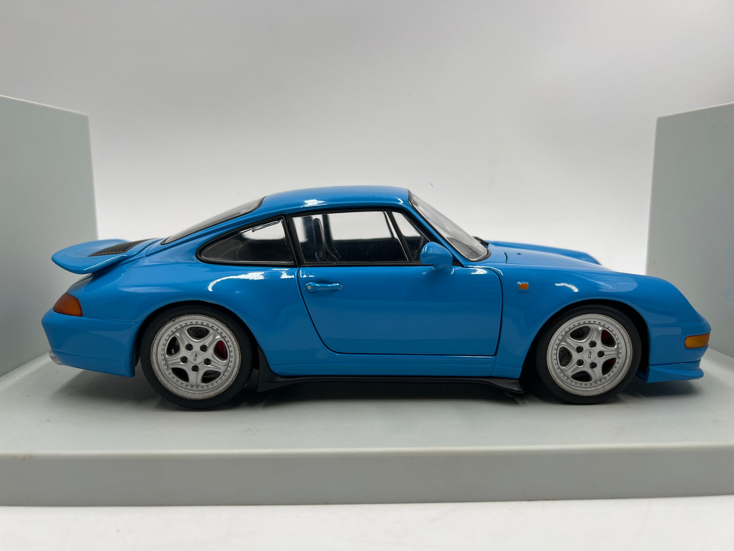 UT Models 1/18 Scale Rare Color Porsche 911 Carrera RS 993 Riviera Blue W/Box VHTF Box Not Perfect