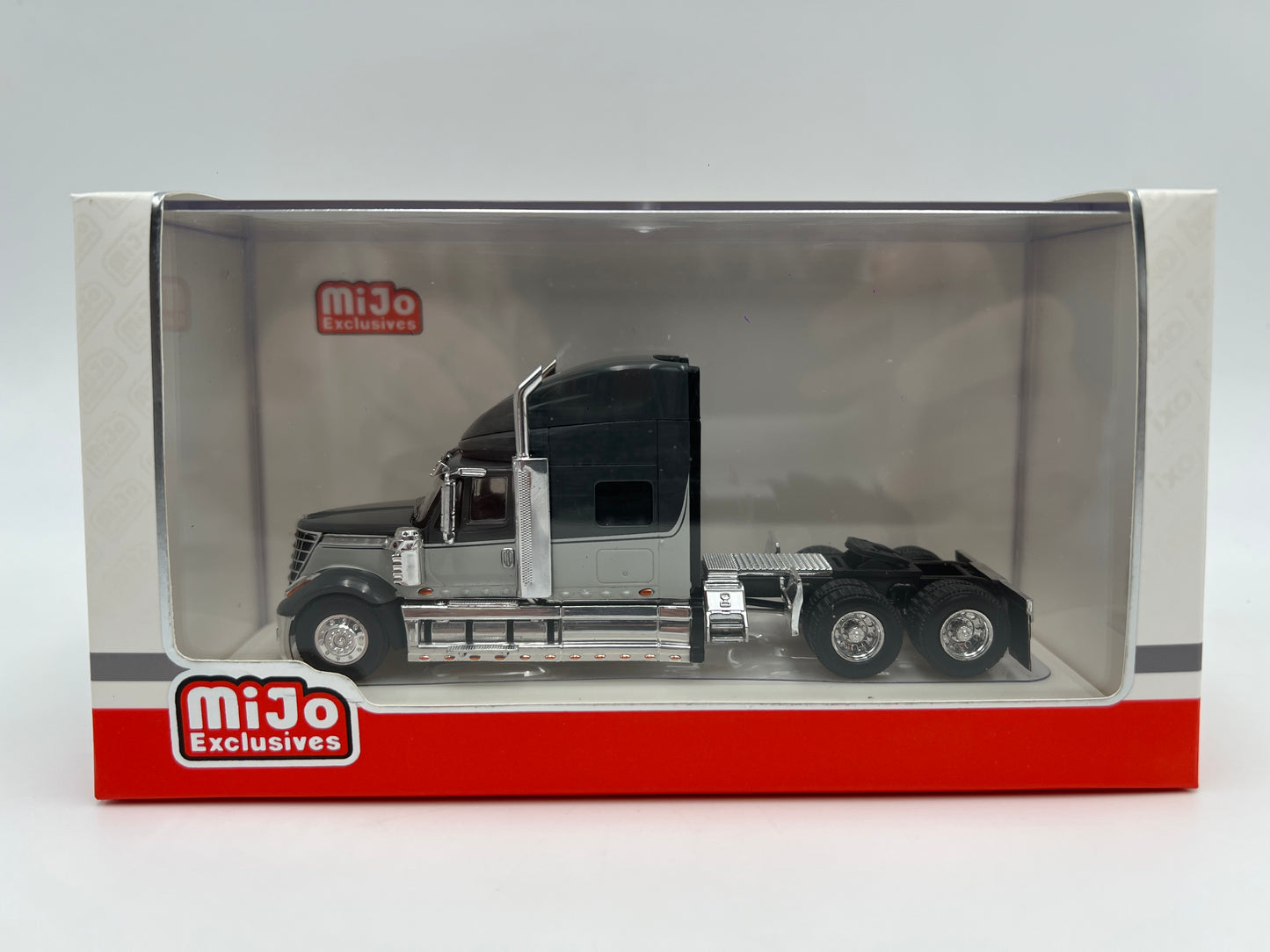IXO Models 1/64 Mijo International Lonestar Grey 2 Tone Limited E.BK