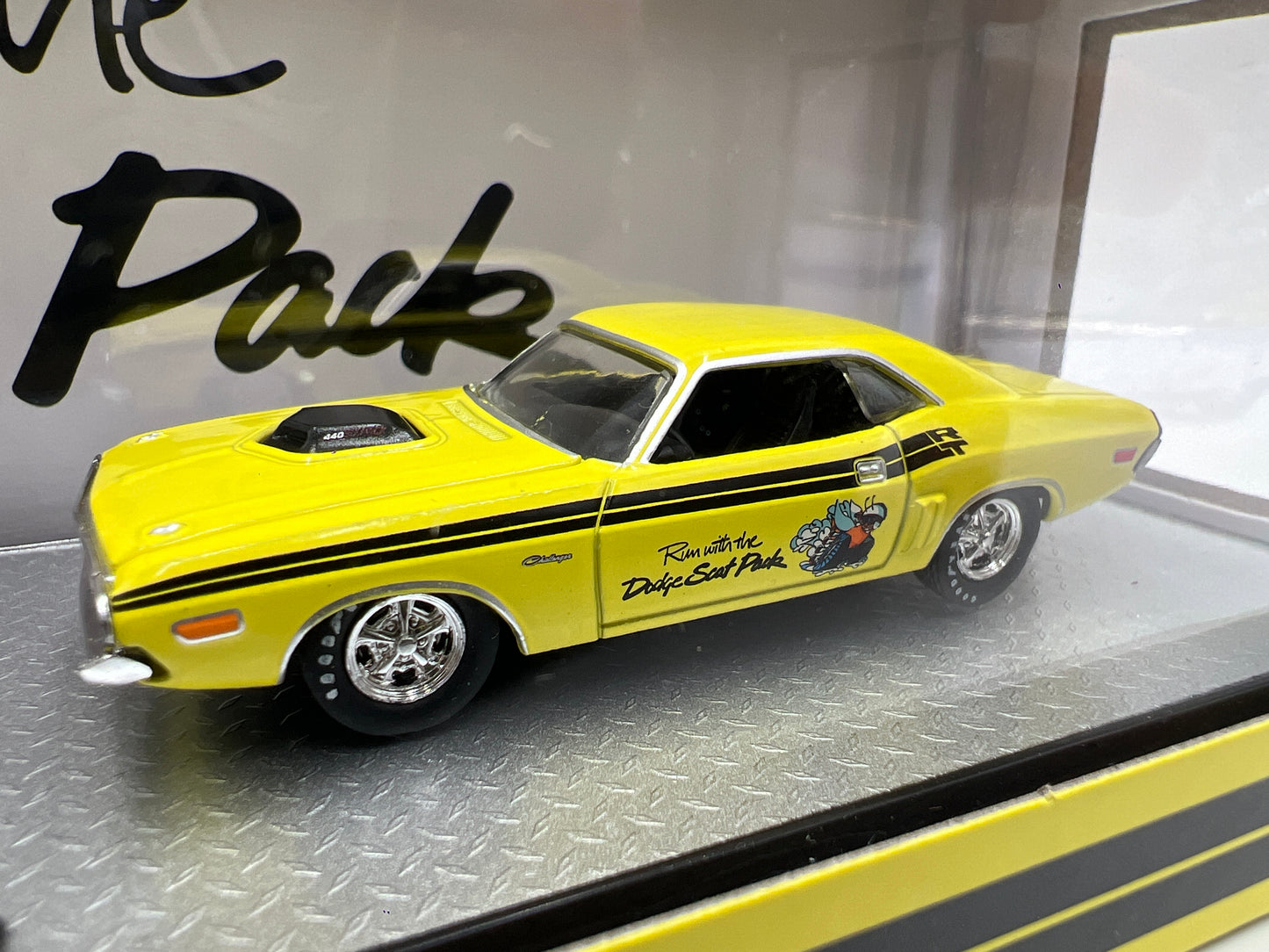 M2 Machines Auto Haulers 1974 Dodge Truck & 1971 Dodge Challenger R/T R88