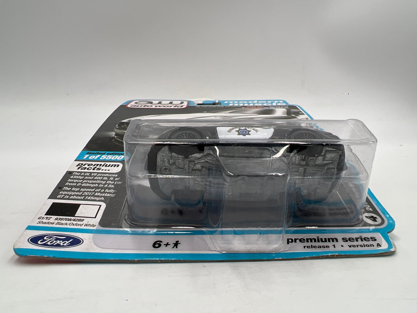 Auto World Modern Muscle Release 1 Version A Highway Patrol 2017 Ford Mustang GT