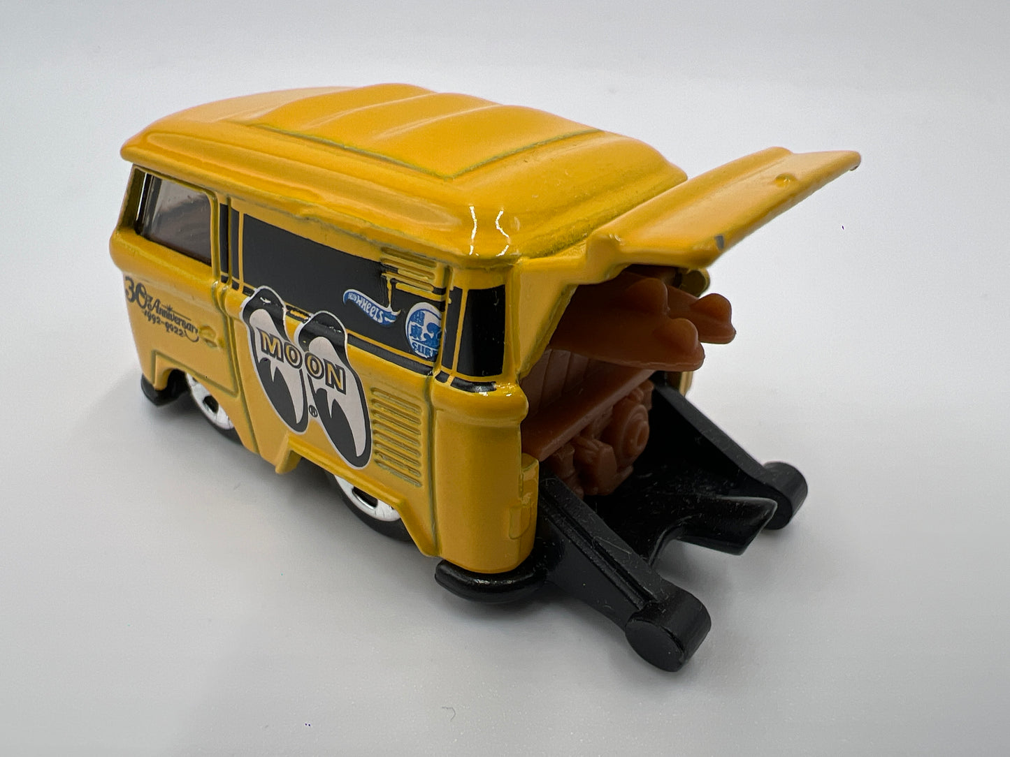 Hot Wheels 1/64 Mainline Kool Kombi Mooneyes Yellow Loose
