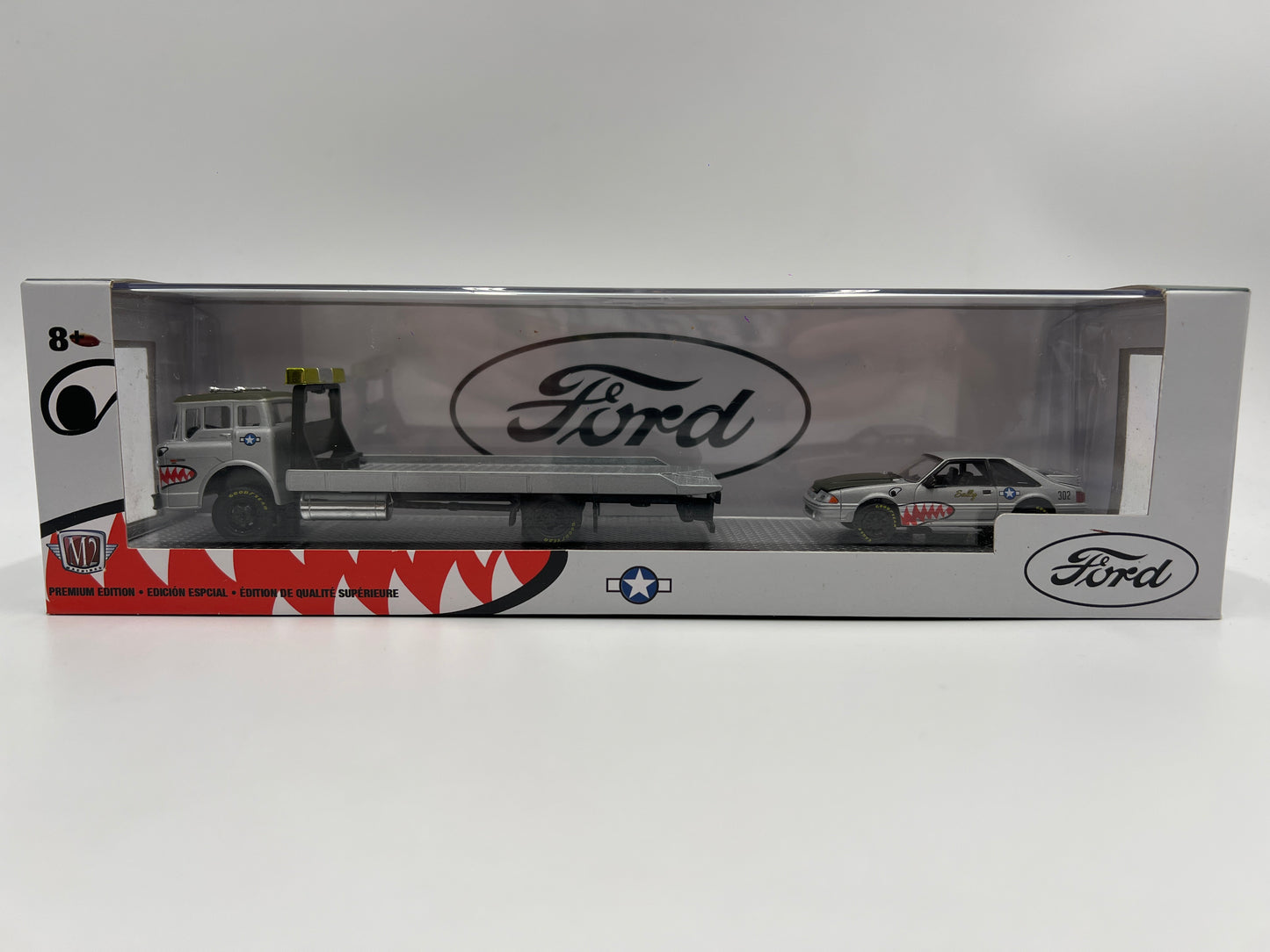 M2 Machines Auto Haulers 1990 Ford C-8000 & 1987 Ford Mustang GT R39