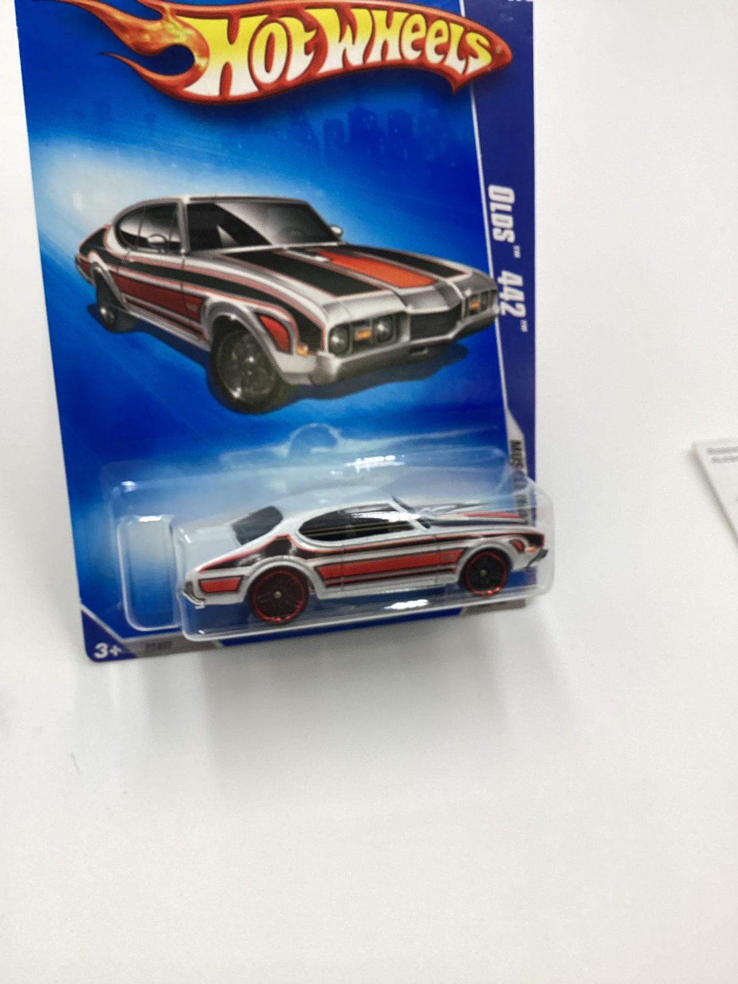 2009 Hot Wheels #082 Olds 442 White/Black/Red