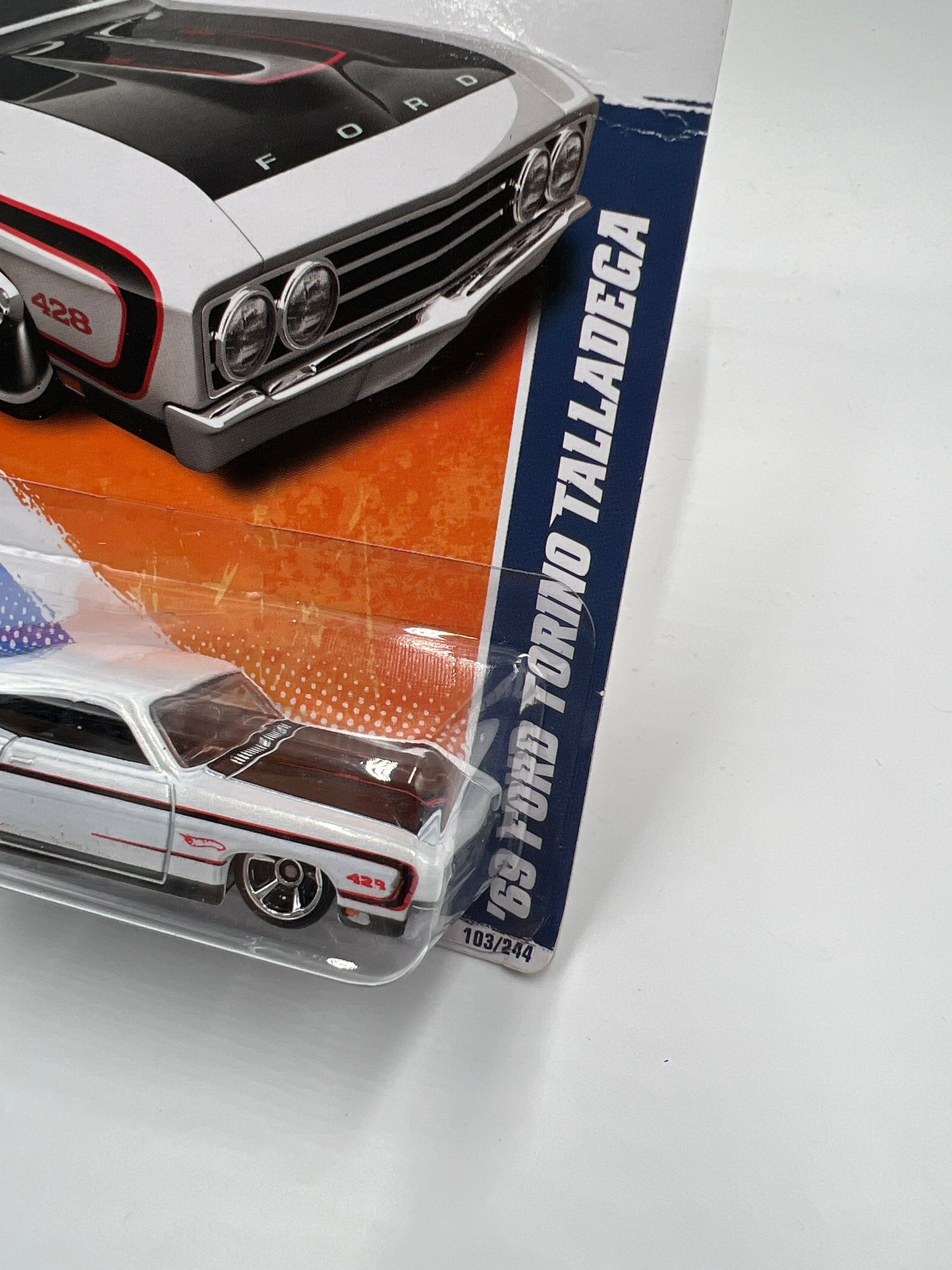 2011 Hot Wheels Muscle Mania #103 69 Ford Torino Talladega White Bad Card 24F