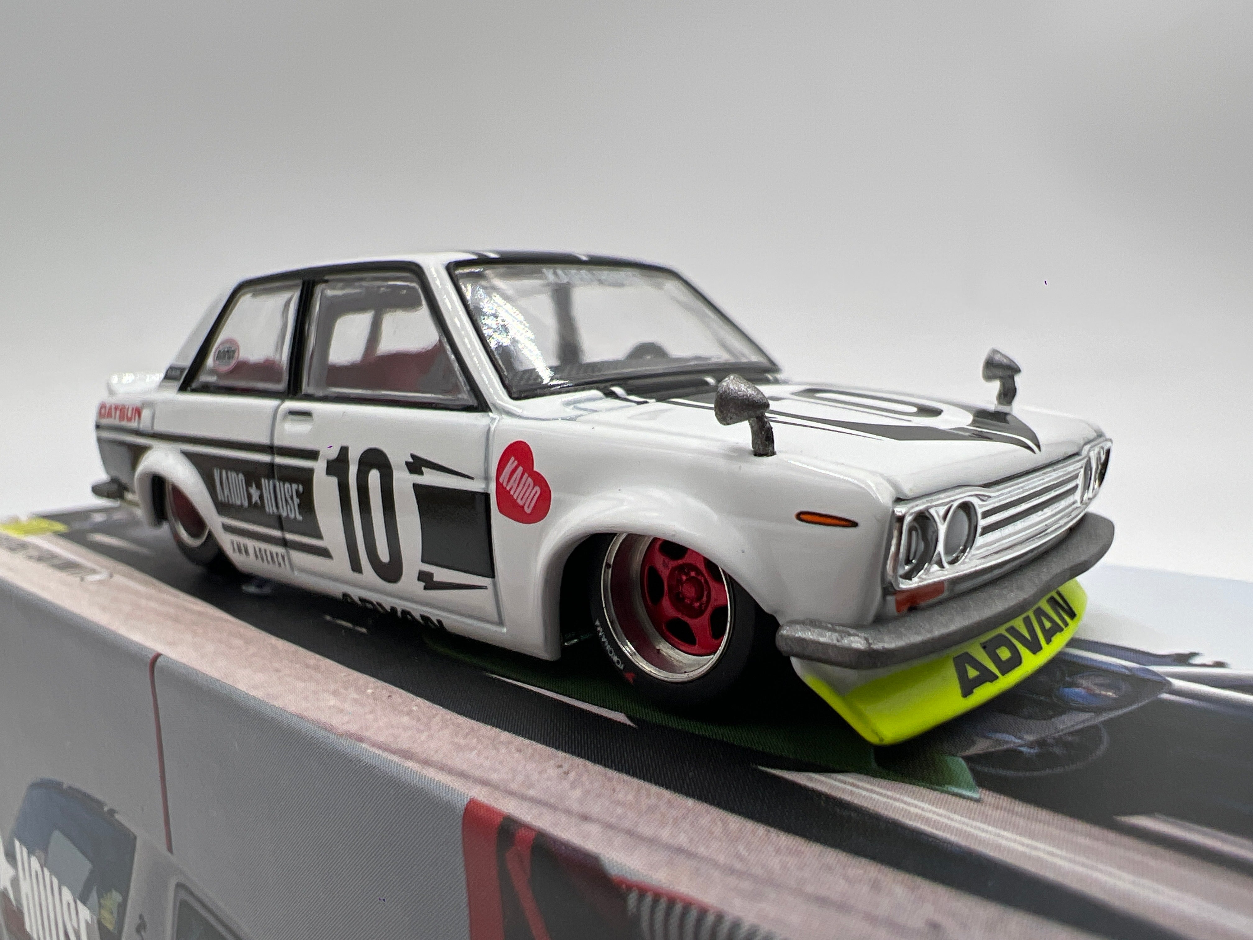MINIGT KAIDO★HOUSE DATSUN510 ADVAN(チェイス) CHASE CAR Datsun 510 Pro Street 