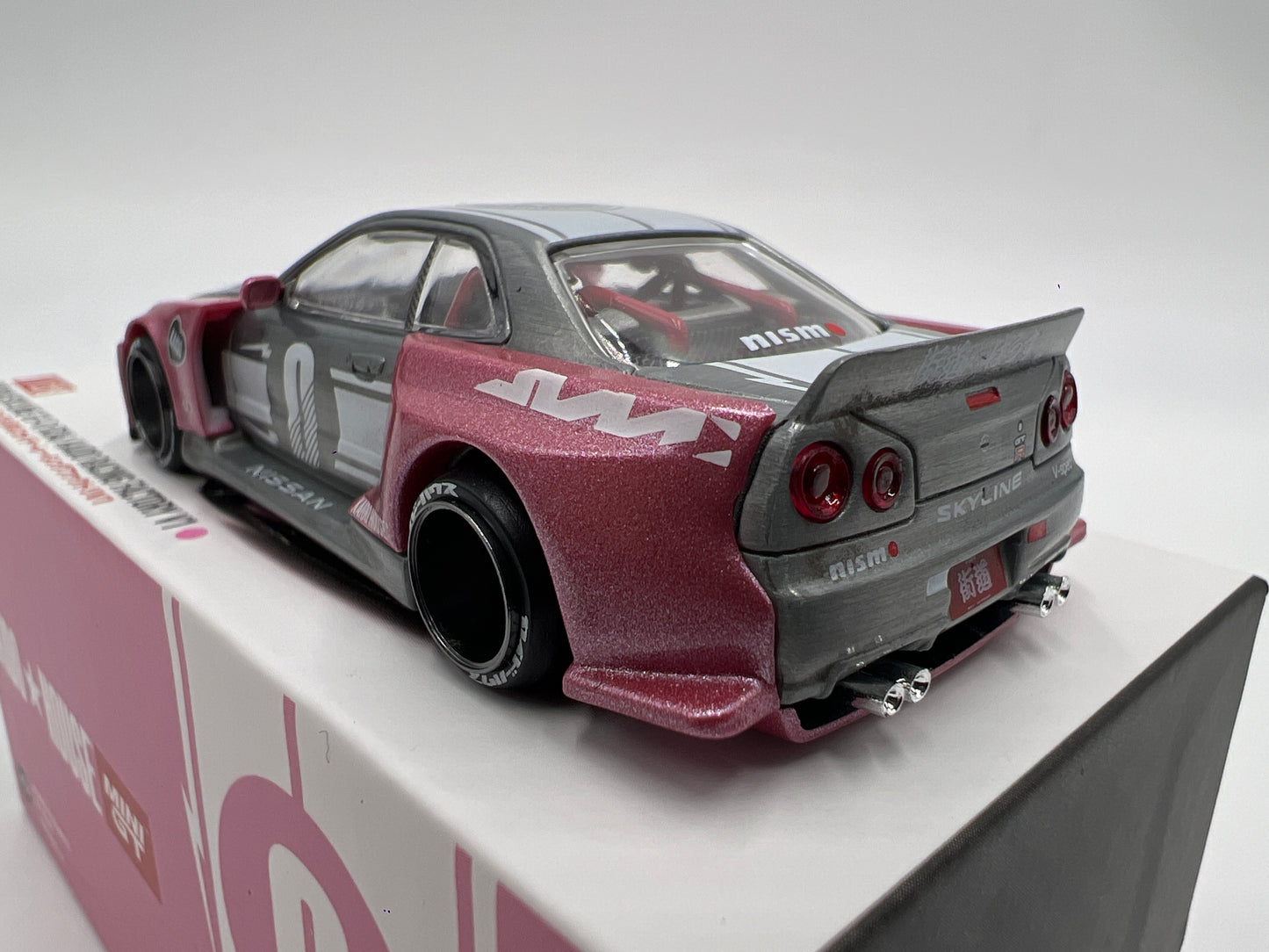 Mini GT Kaido House #128 CHASE Nissan Skyline GT-R R34 Kaido Racing Factory V1 Pink