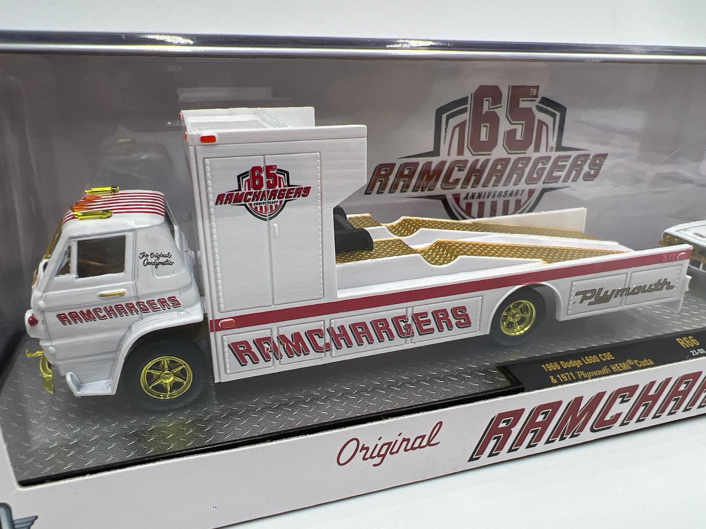 M2 Machines Auto Haulers CHASE Ramchargers 1966 Dodge L600 COE & 1971 Plymouth Hemi Cuda R66