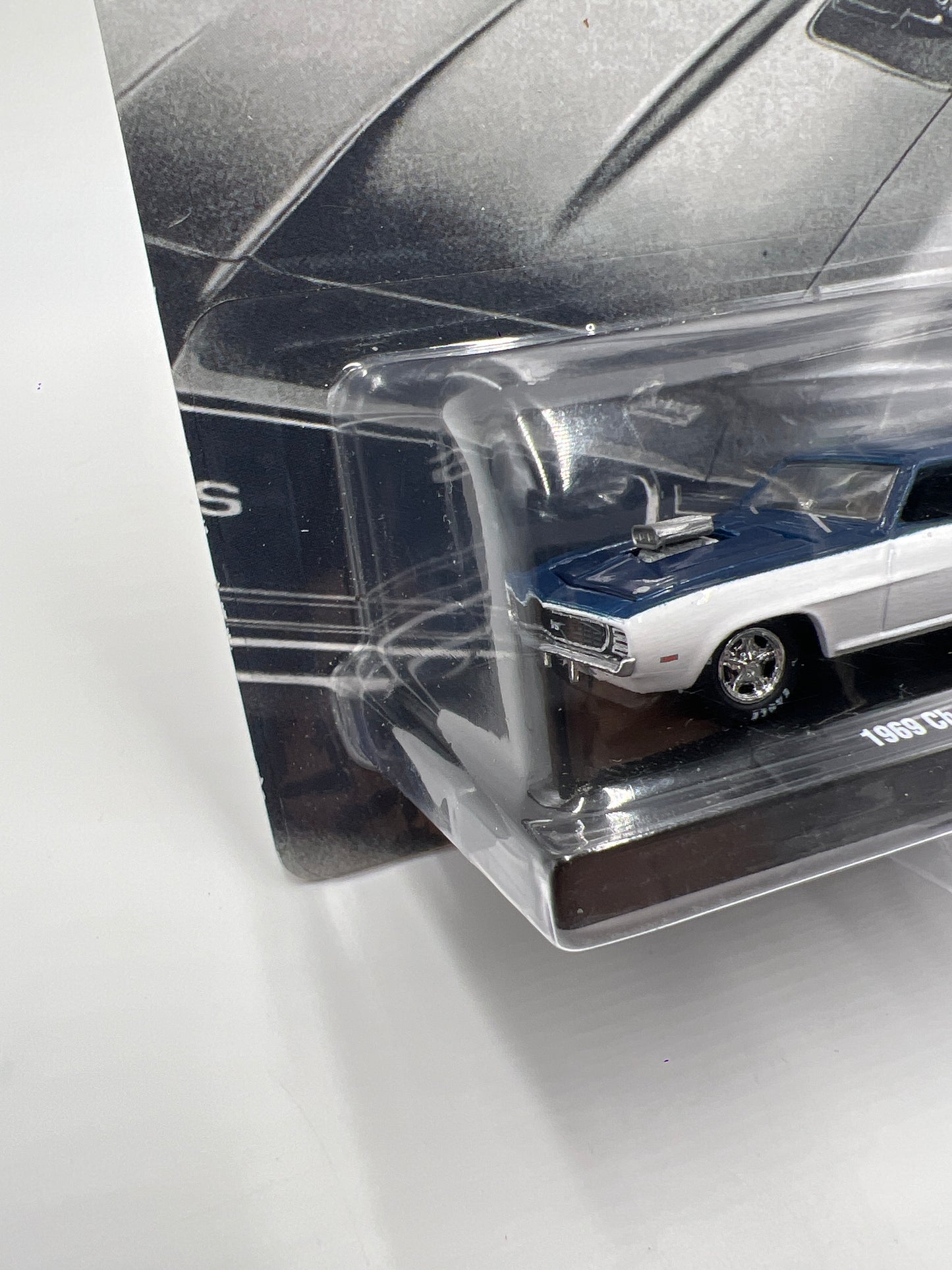 M2 Machines Auto Drivers 1969 Chevrolet Camaro SS/RS White/Blue Card Not Perfect R101 192F