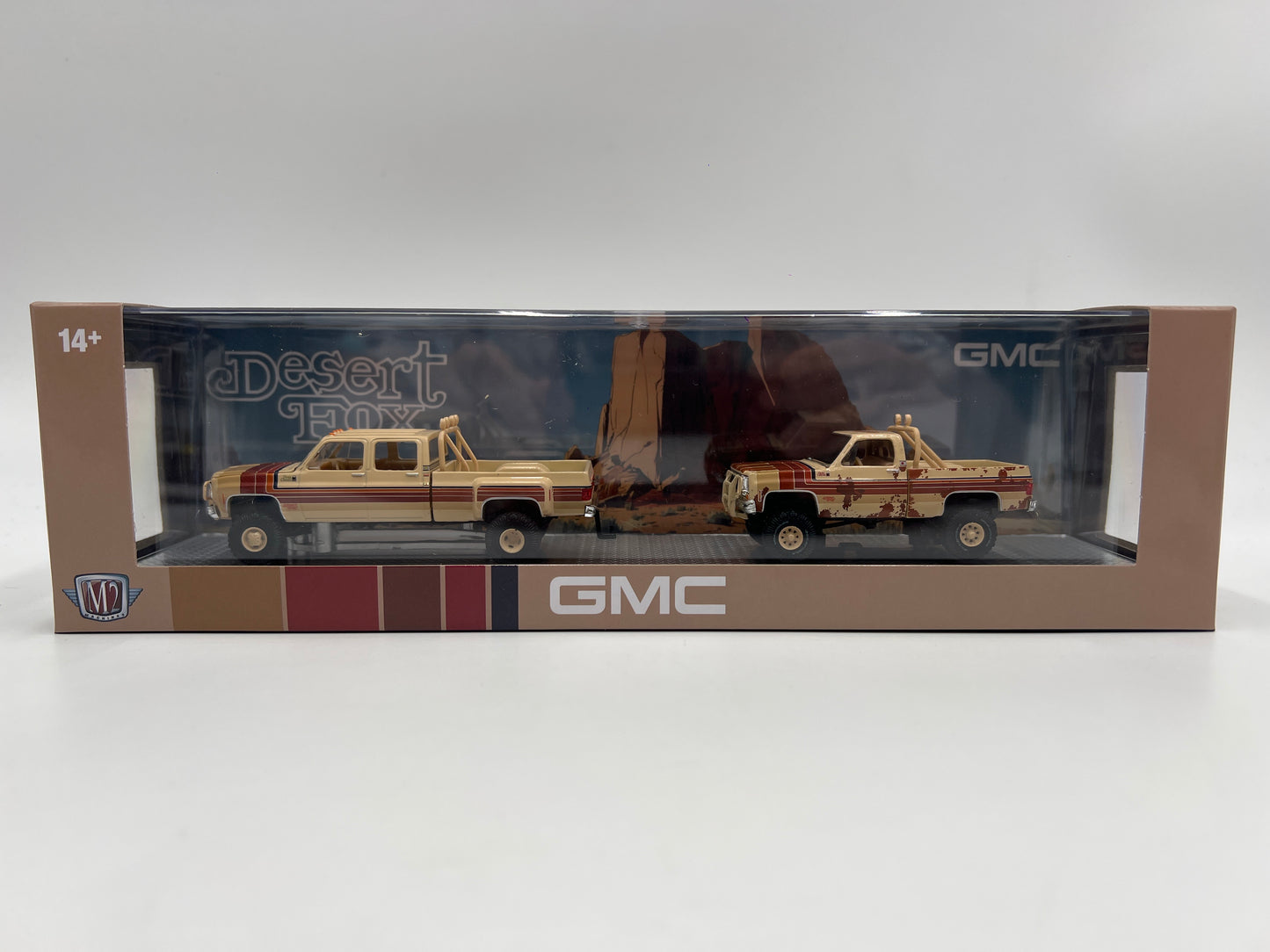 M2 Machines Haulers R95 1977 GMC Sierra Classic 3500 4x4 & Sierra Grande 15 Desert Fox