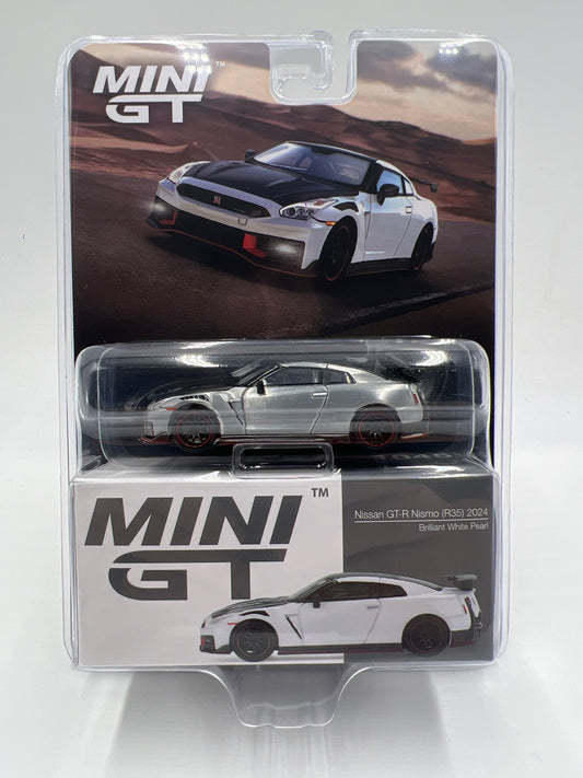 Mini GT #1045 CHASE Nissan GT-R Nismo R35 2024 Brilliant White Pearl