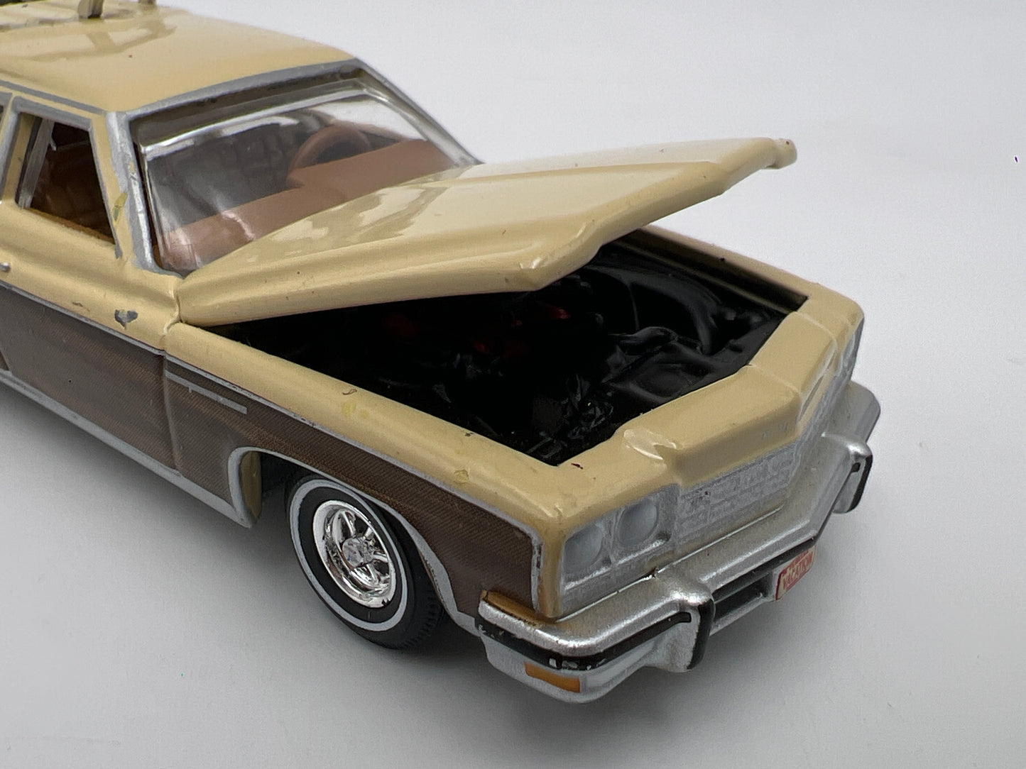Auto World 1/64 Muscle Wagons 1974 Buick Estate Wagon Beige Loose
