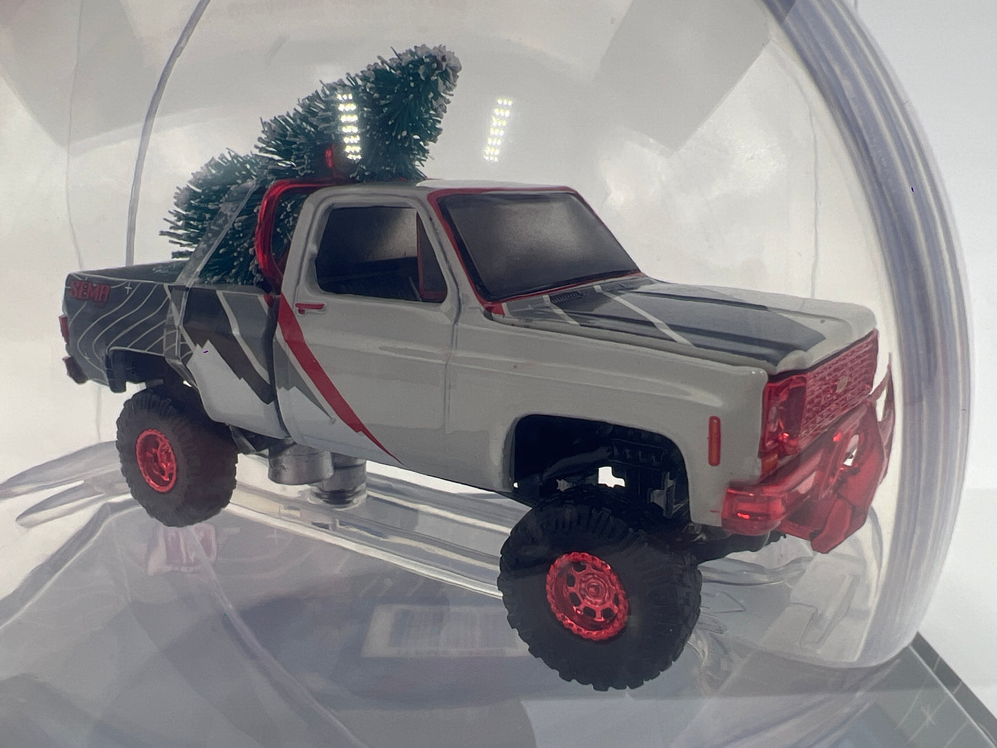 M2 Machines Ornament SEMA 2025 1/1000 1973 Chevrolet Cheyenne Super 10 4x4