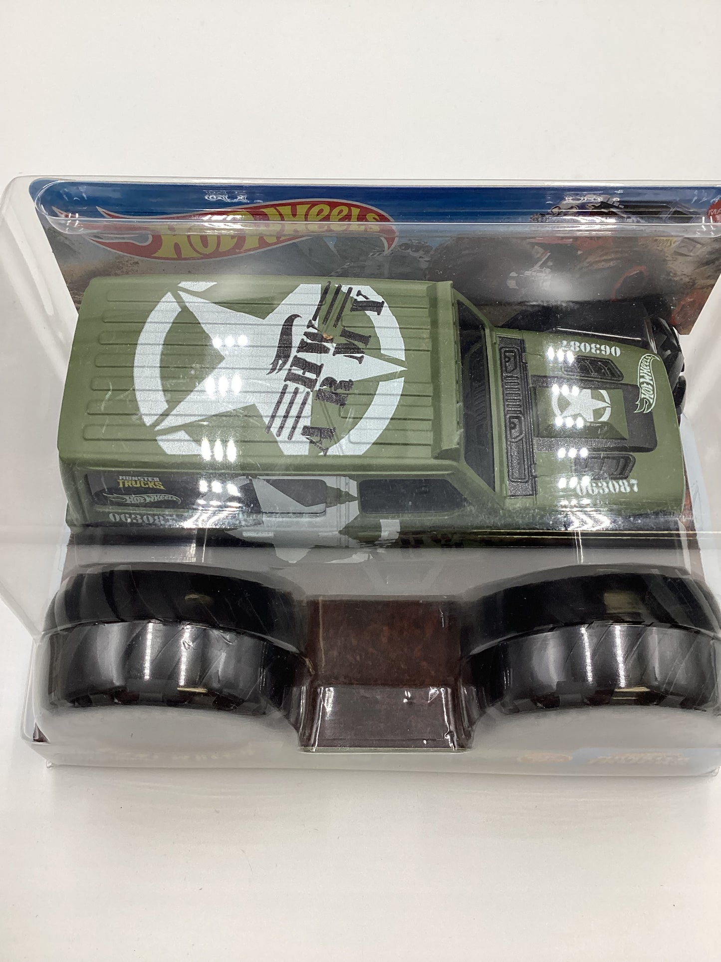 2020 Hot Wheels Monster Trucks Giant Wheels HW Army Jeep