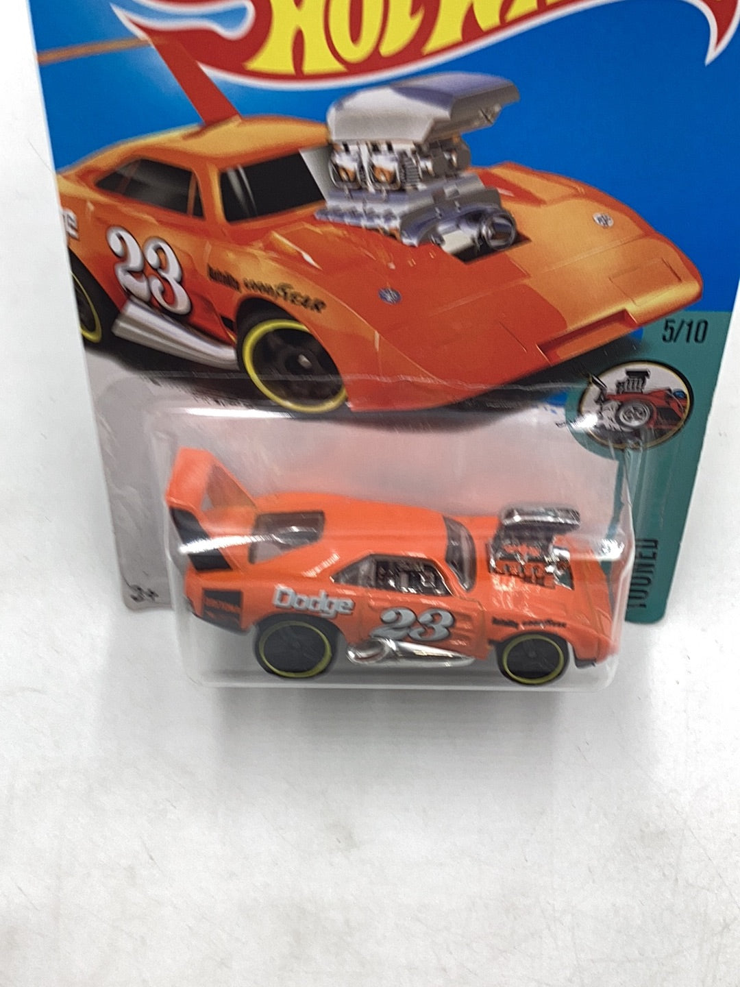 2017 Hot Wheels #6 Dodge Charger Daytona 42D