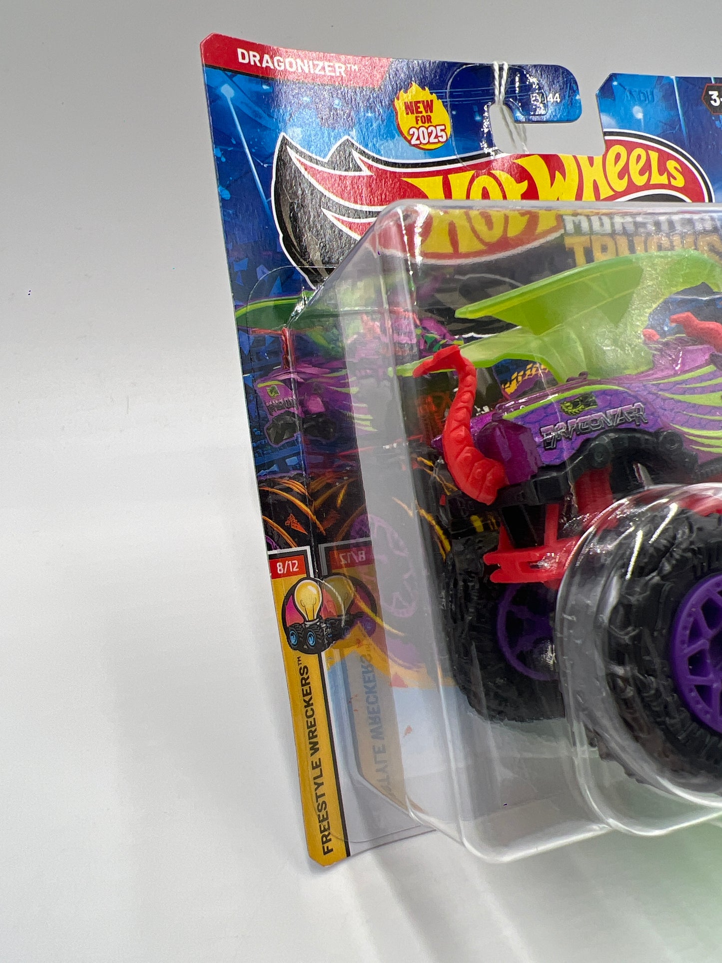 2025 Hot Wheels Monster Trucks Freestyle Wreckers #8 Dragonizer 134D
