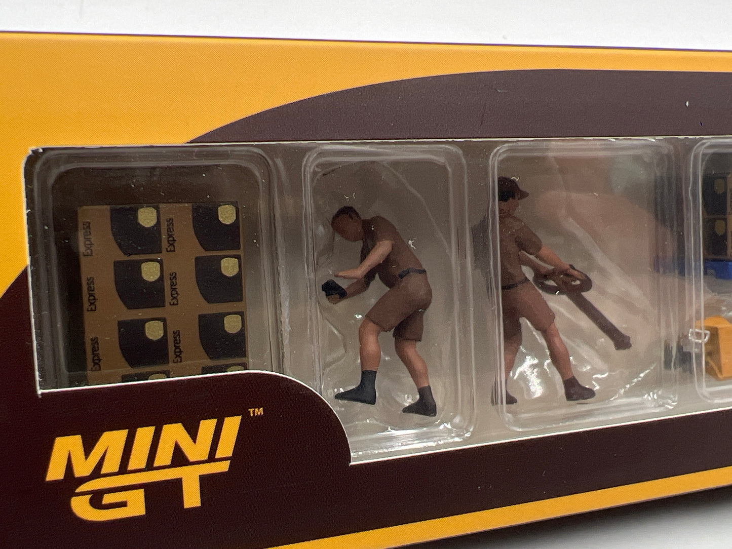 Mini GT Figurines AC30 UPS Driver And Workers