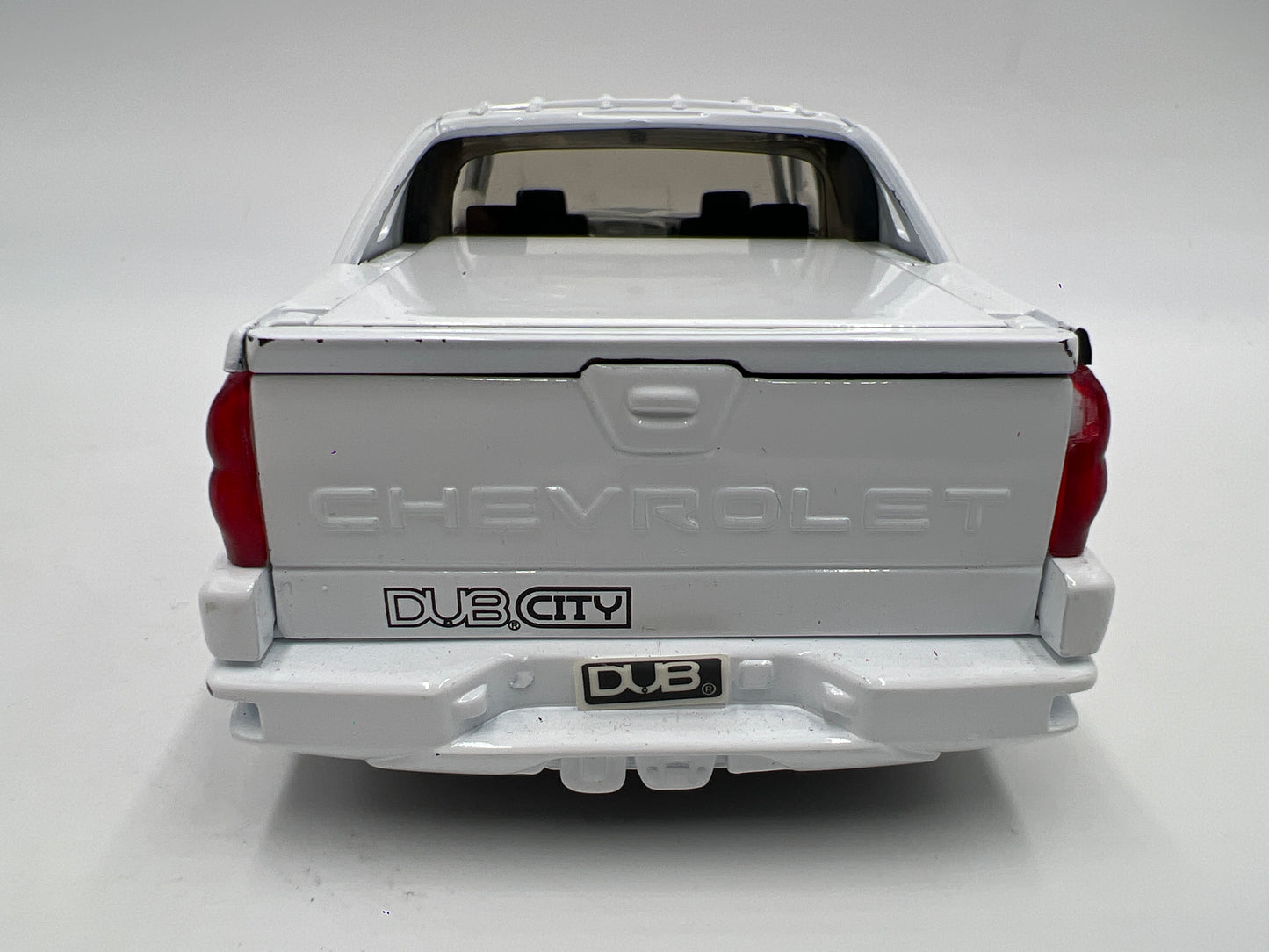 Jada 1/24 Scale Dub City 2001 Chevrolet Avalanche White Loose FOR PARTS