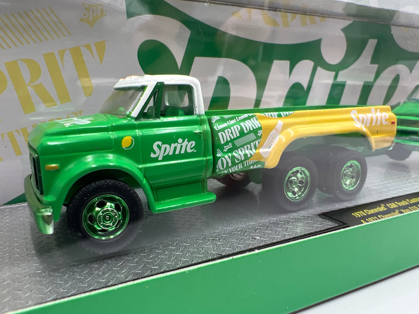 M2 Machines Auto Haulers CHASE Sprite 1970 Chevrolet C60 Truck Custom & 1971 Chevrolet Van G10 4x4 TW38