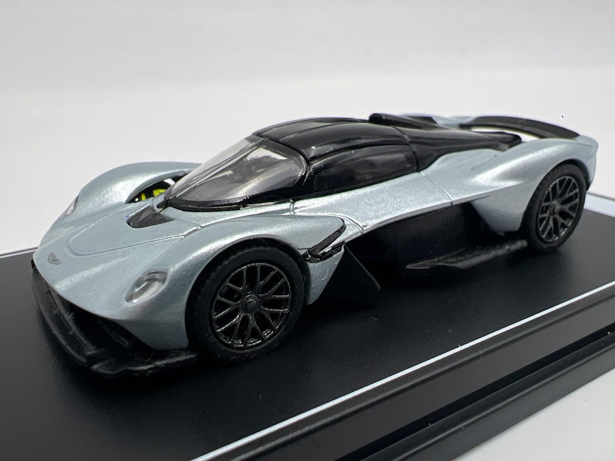 Poster Cars 1/64 Hypercar League Collection #11 Aston Martin Valkyrie Silver