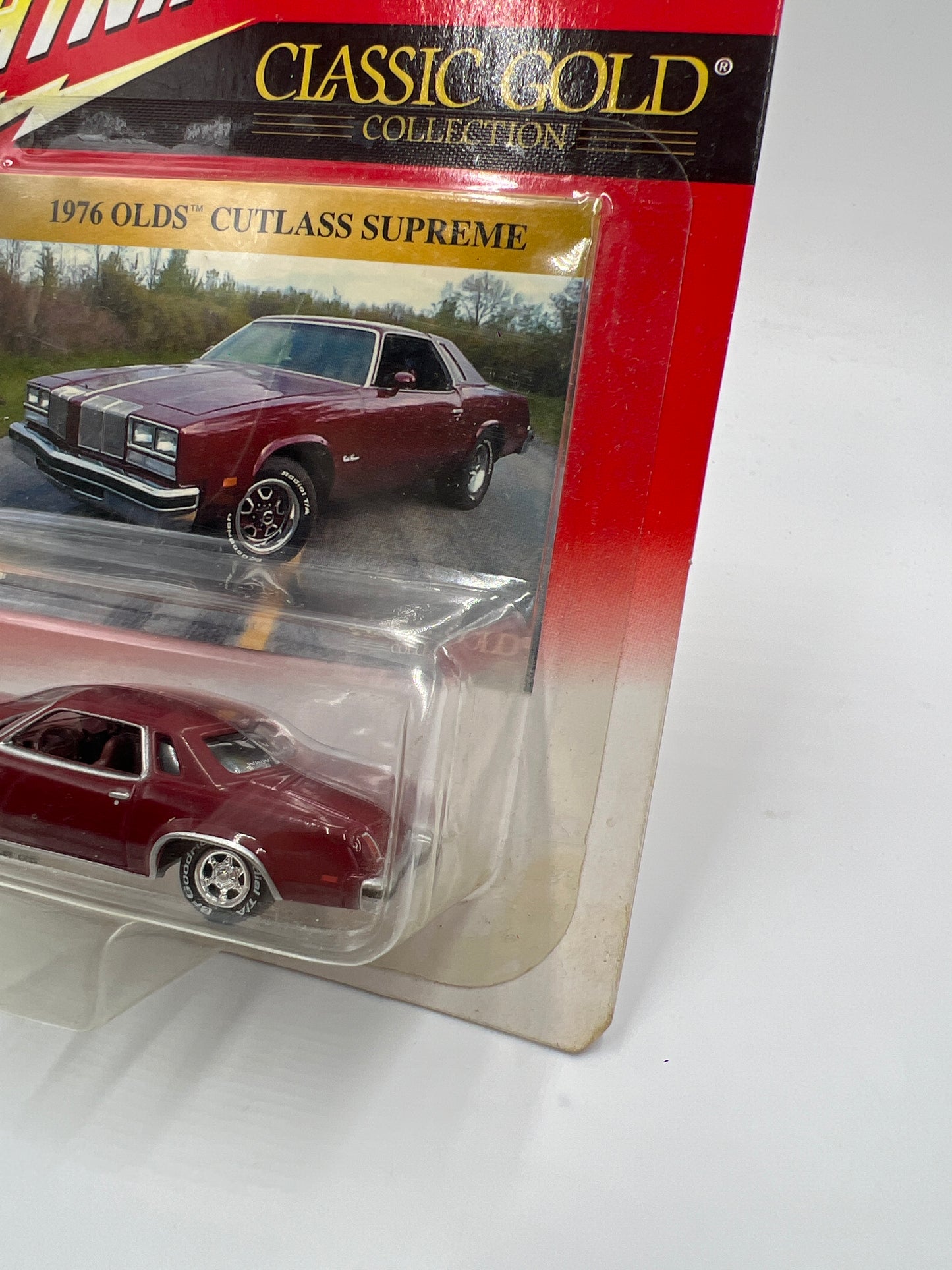 Johnny Lightning Classic Gold Collection 1976 Olds Cutlass Supreme Maroon 222F