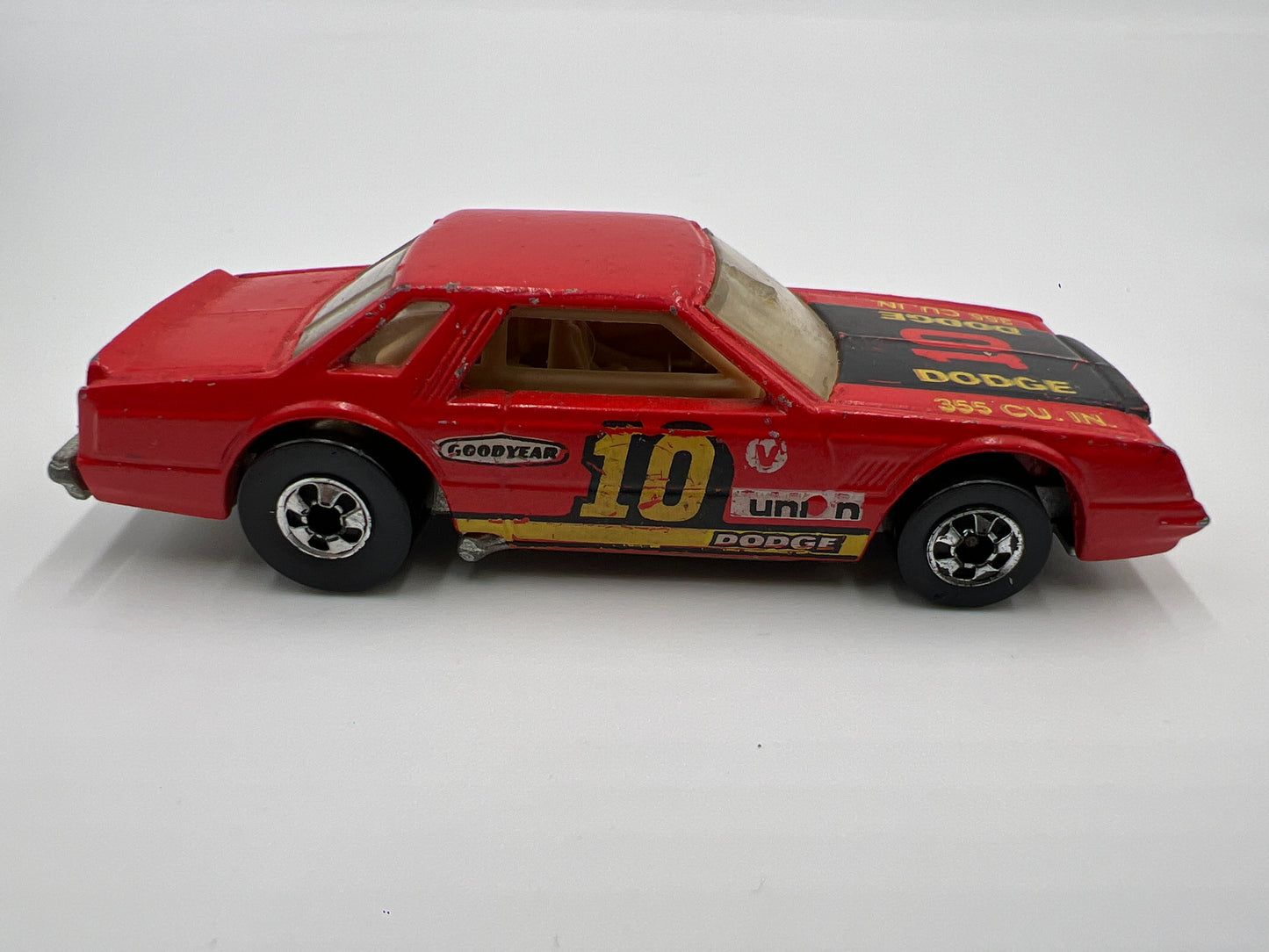 Hot Wheels The Hot Ones Blackwall Mirada Stocker #10 Red Loose