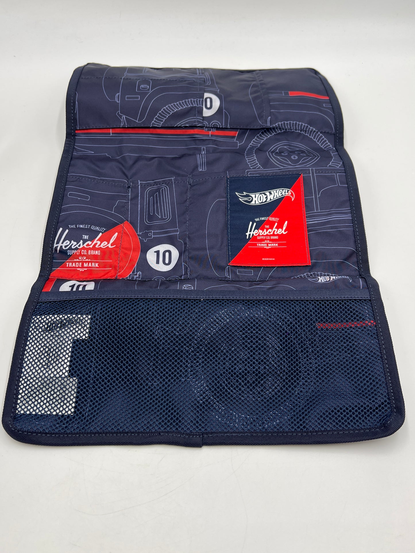 2021 Hot Wheels X Herschel W/Tool Kit Land Rover Defender 90 Gray/White VHTF