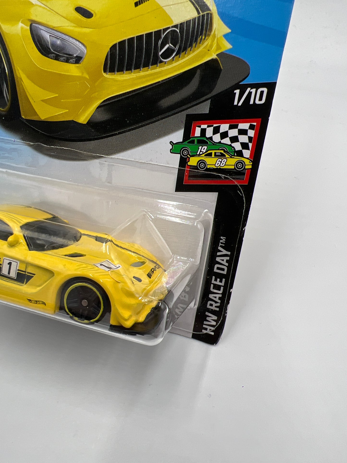 2019 Hot Wheels Race Day #74 16 Mercedes-AMG GT3 Yellow cracked blister 90G