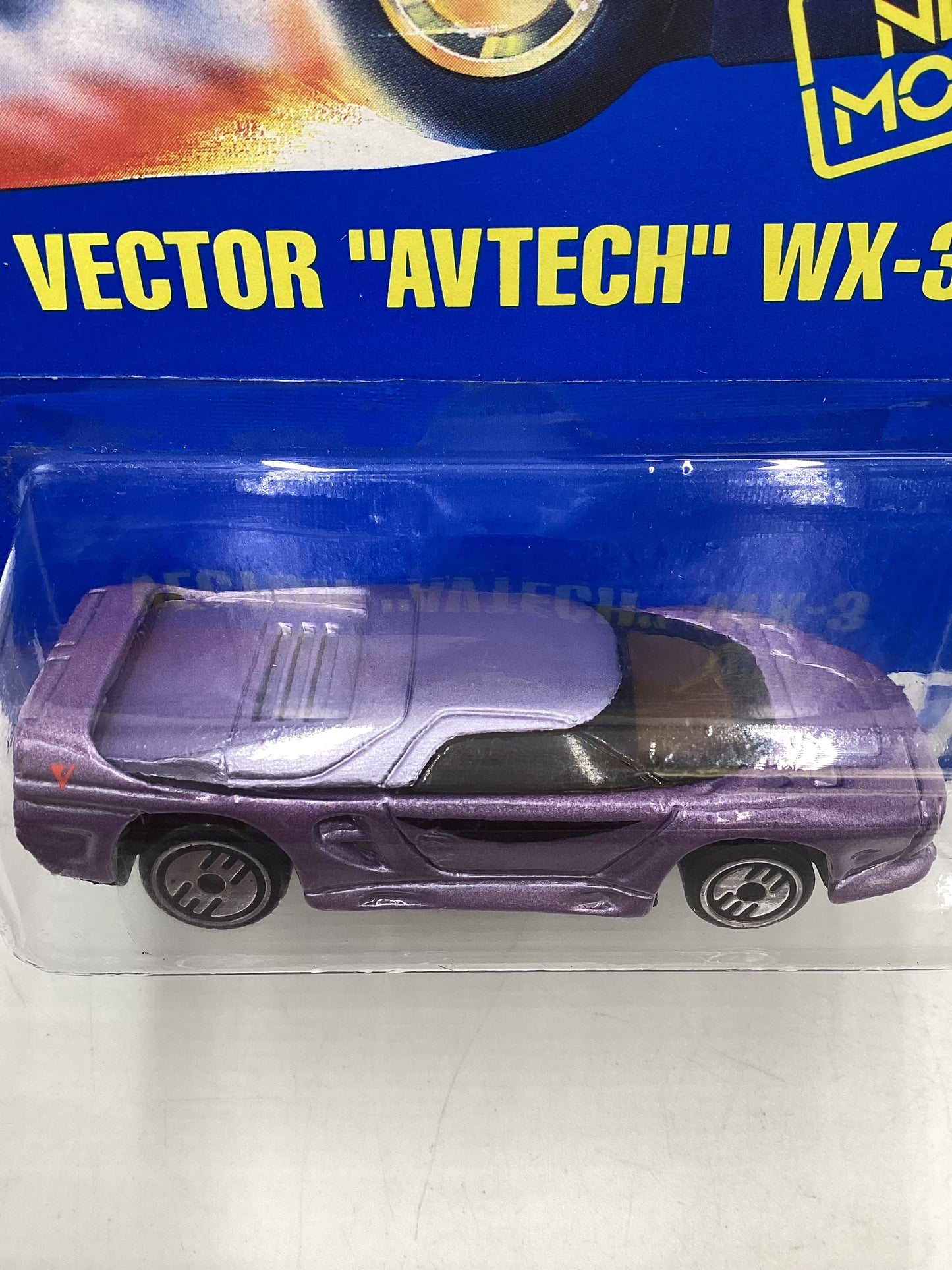 Hot Wheels Blue Card Collector No. 207 Vector Avtech WX-3 Purple UH Chrome Wheels