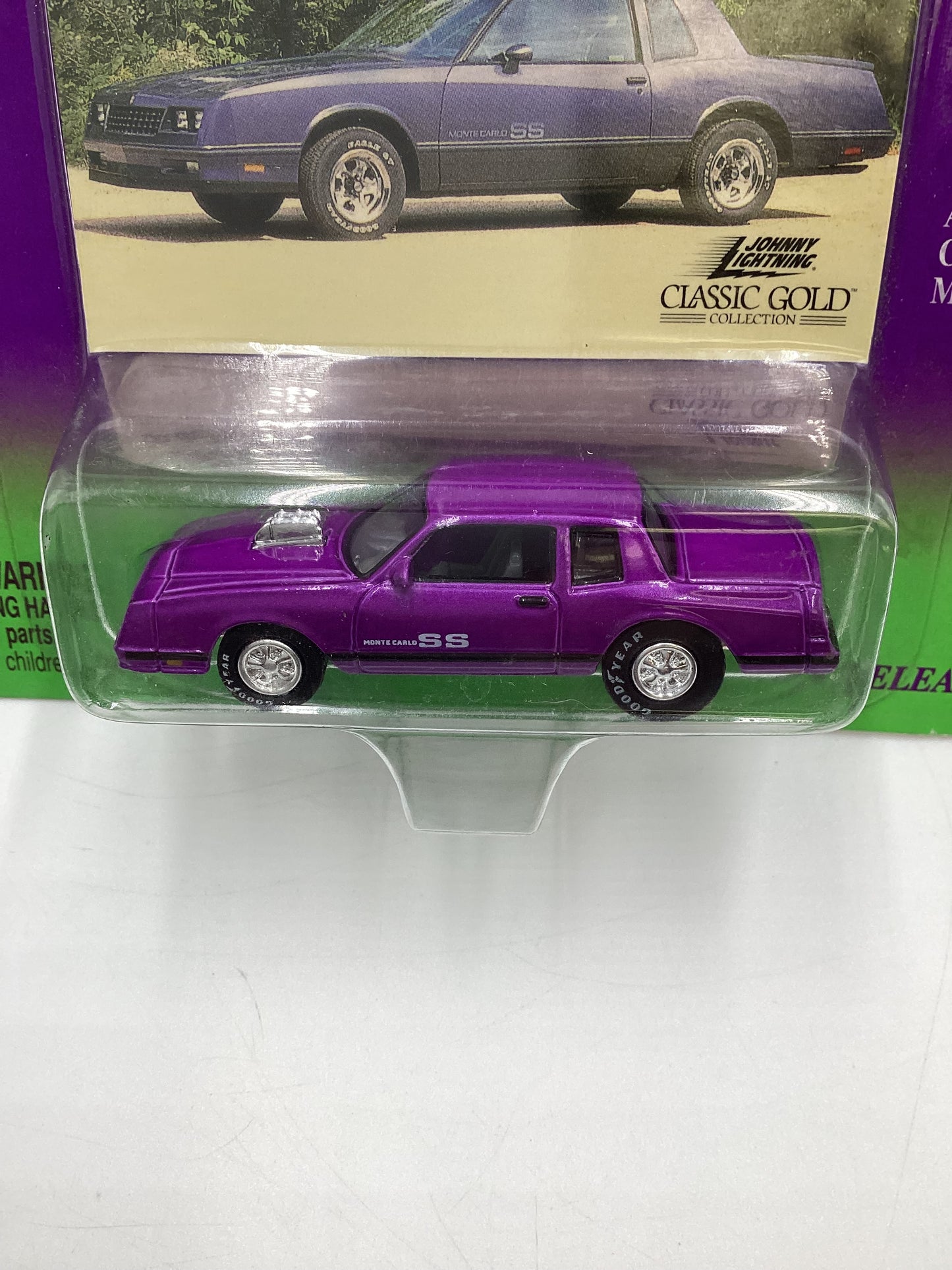 Johnny Lightning Classic Gold #16 1984 Chevy Monte Carlo SS Purple