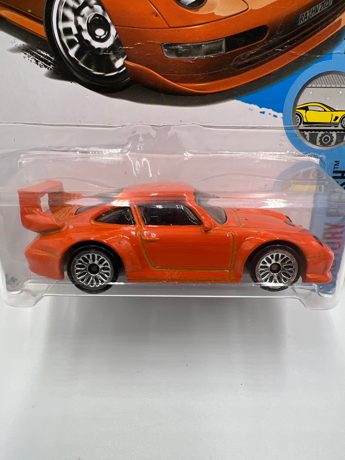 2017 Hot Wheels Factory Fresh #30 Porsche 993 GT2 Orange (Bad Card) 98A