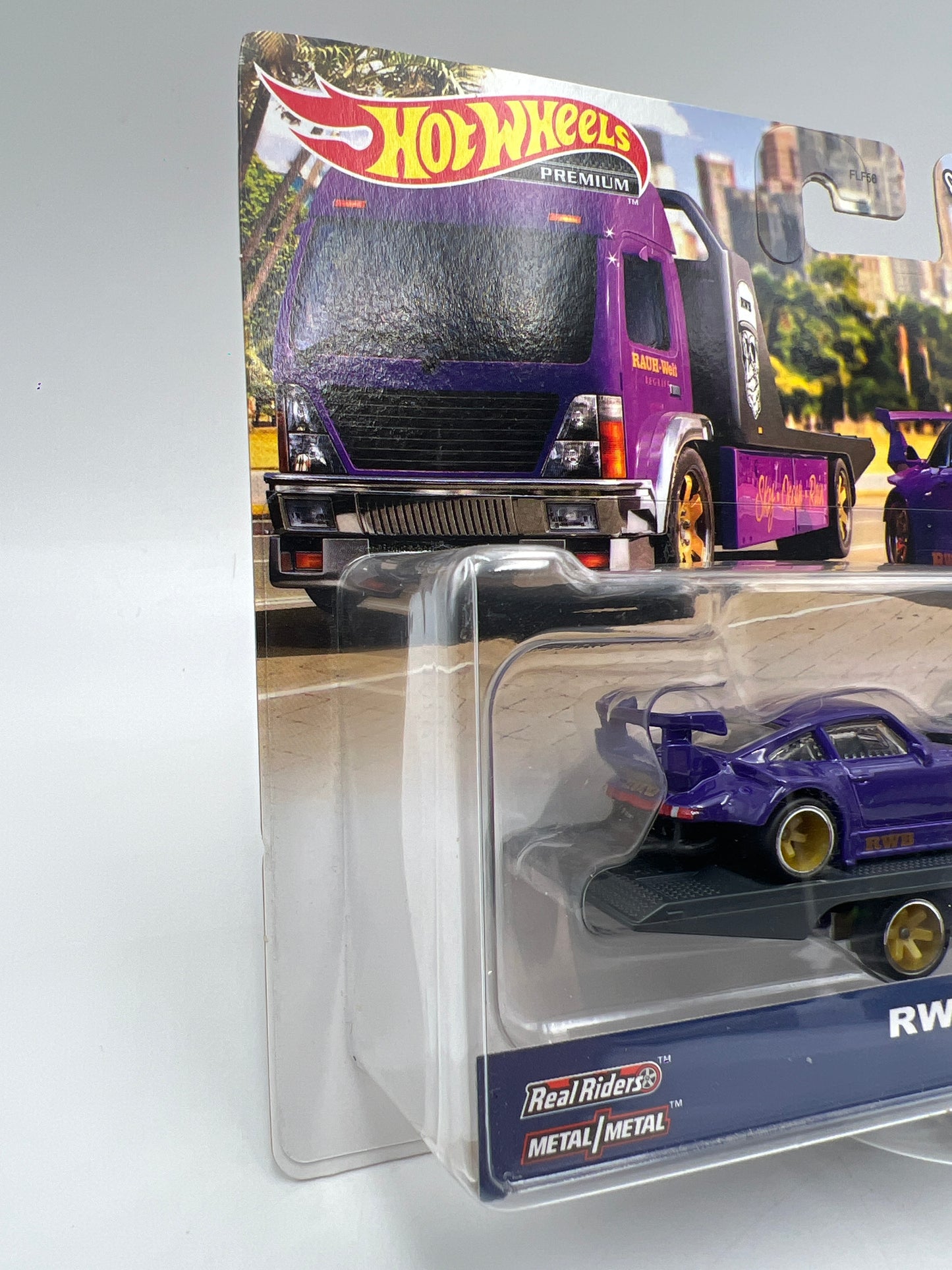 Hot Wheels Team Transport #17 RWB Porsche 930 & Aero Lift W/Protector