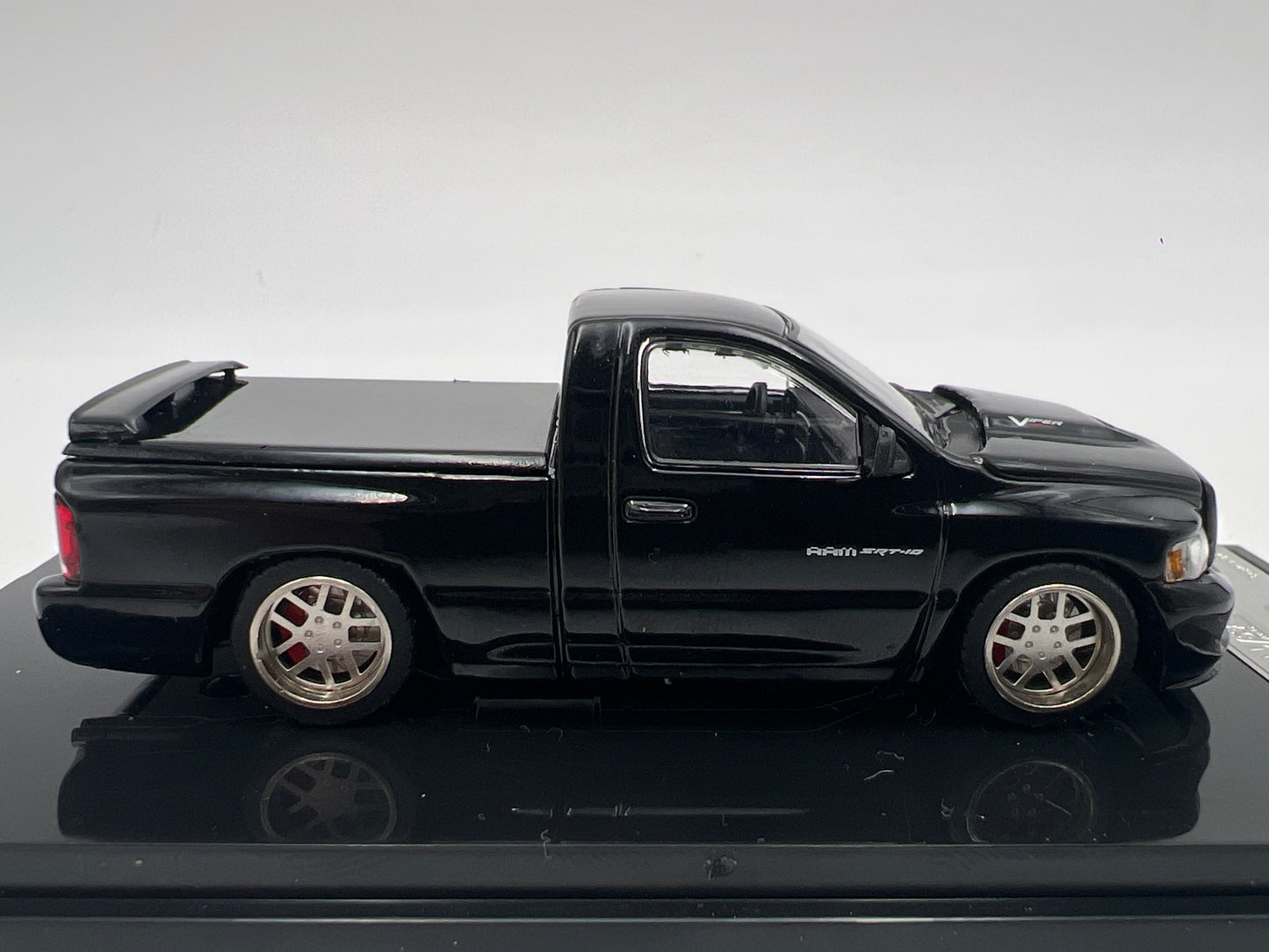 Shoom 64 Models 1:64 Dodge Ram SRT-10 Black W/Accessories