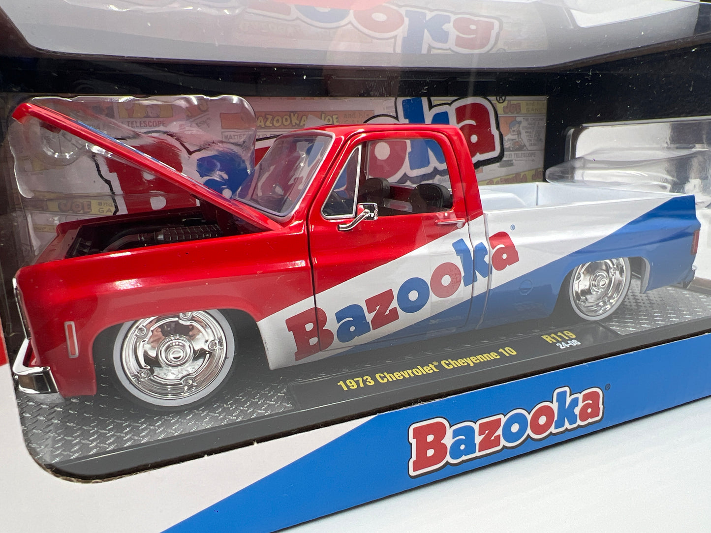 M2 Machines 1/24 Bazooka 1973 Chevrolet Cheyenne 10 Red/White/Blue R119
