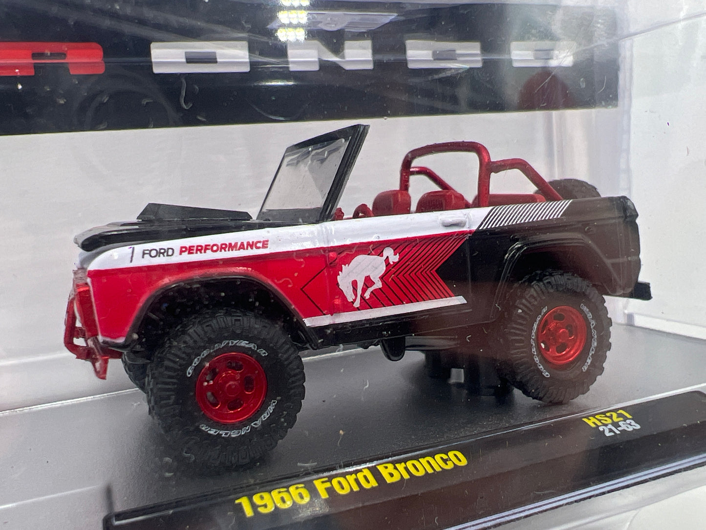 M2 Machines Hobby Exclusive CHASE 1966 Ford Bronco HS21