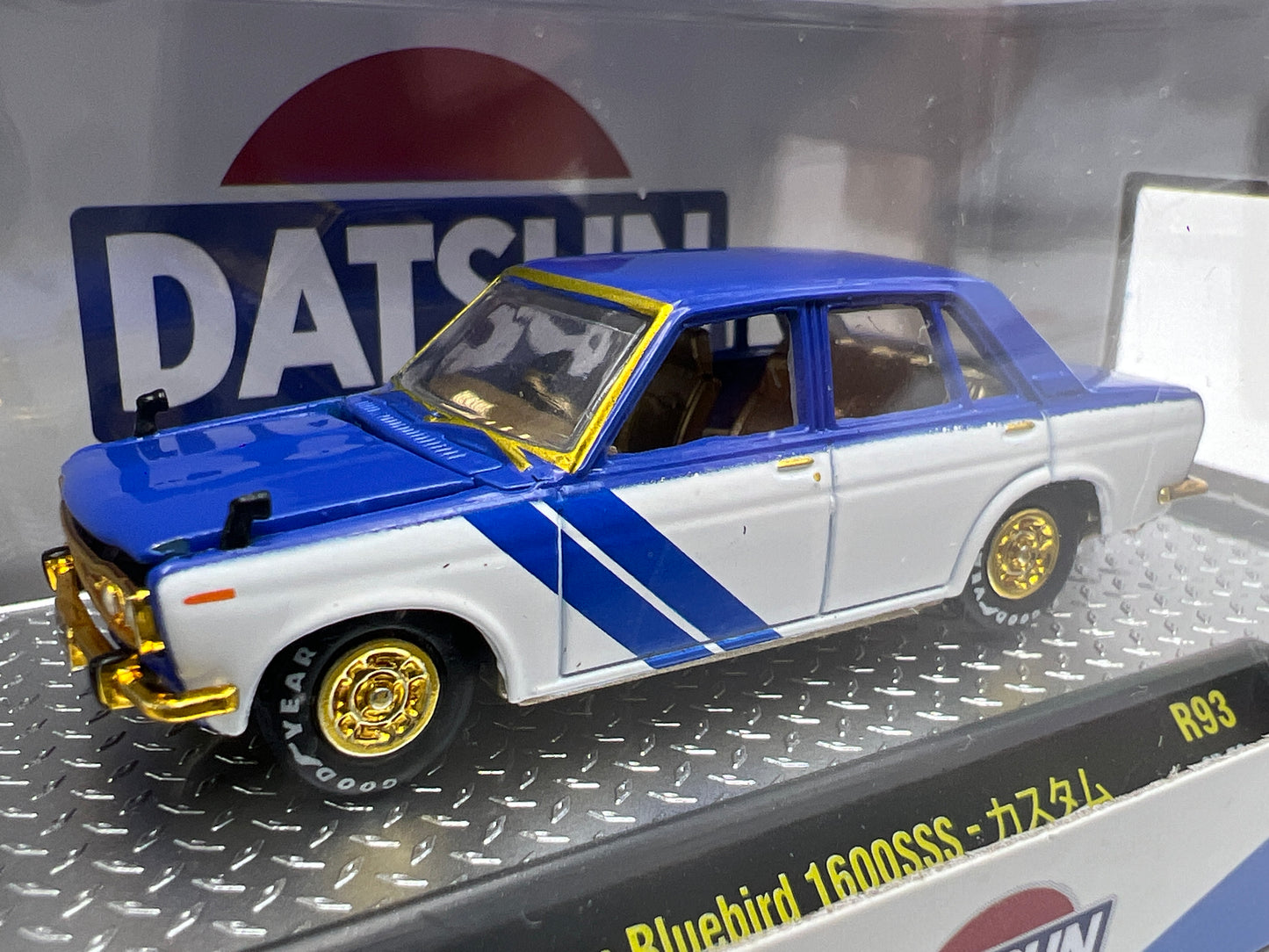 M2 Machines R93 CHASE 1969 Datsun Bluebird 1600SSS