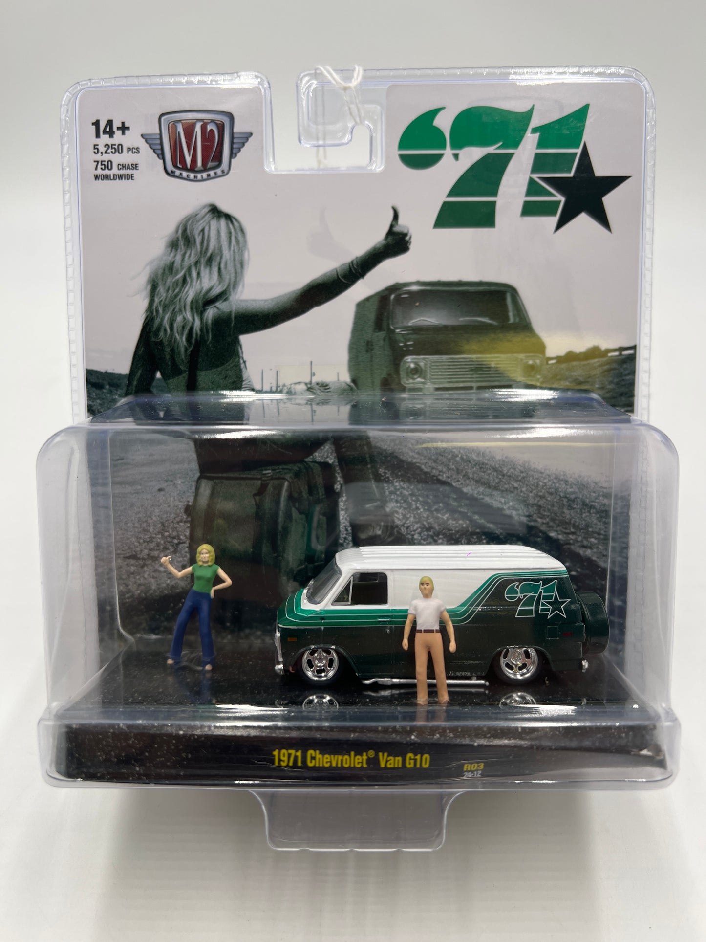 2024 M2 Machines Diorama 1971 Chevy Van G10 R03 199E