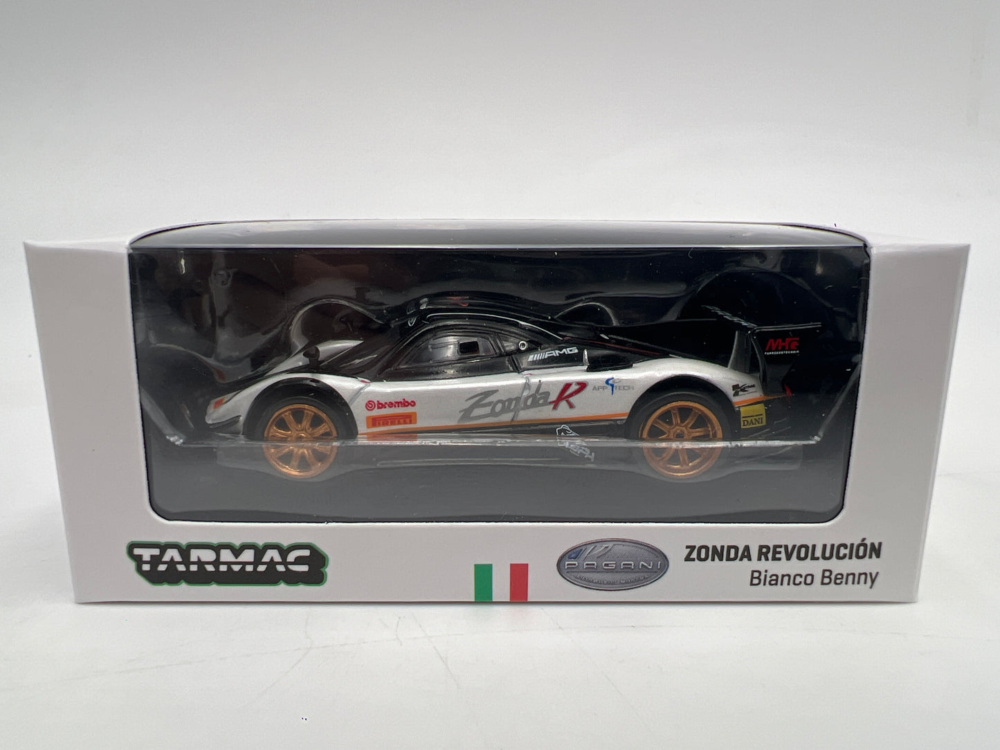 Tarmac Works x Global 64 Pagani Zonda Revolucion Bianco Benny White