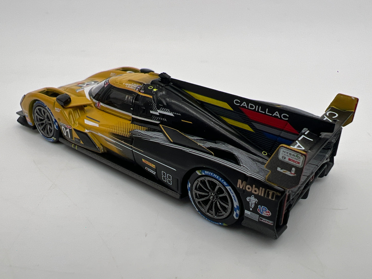 Mini GT #1004 Cadillac V-Series.R #01 2024 IMSA Sebring 12 Hrs Cadillac Racing Mobil 1