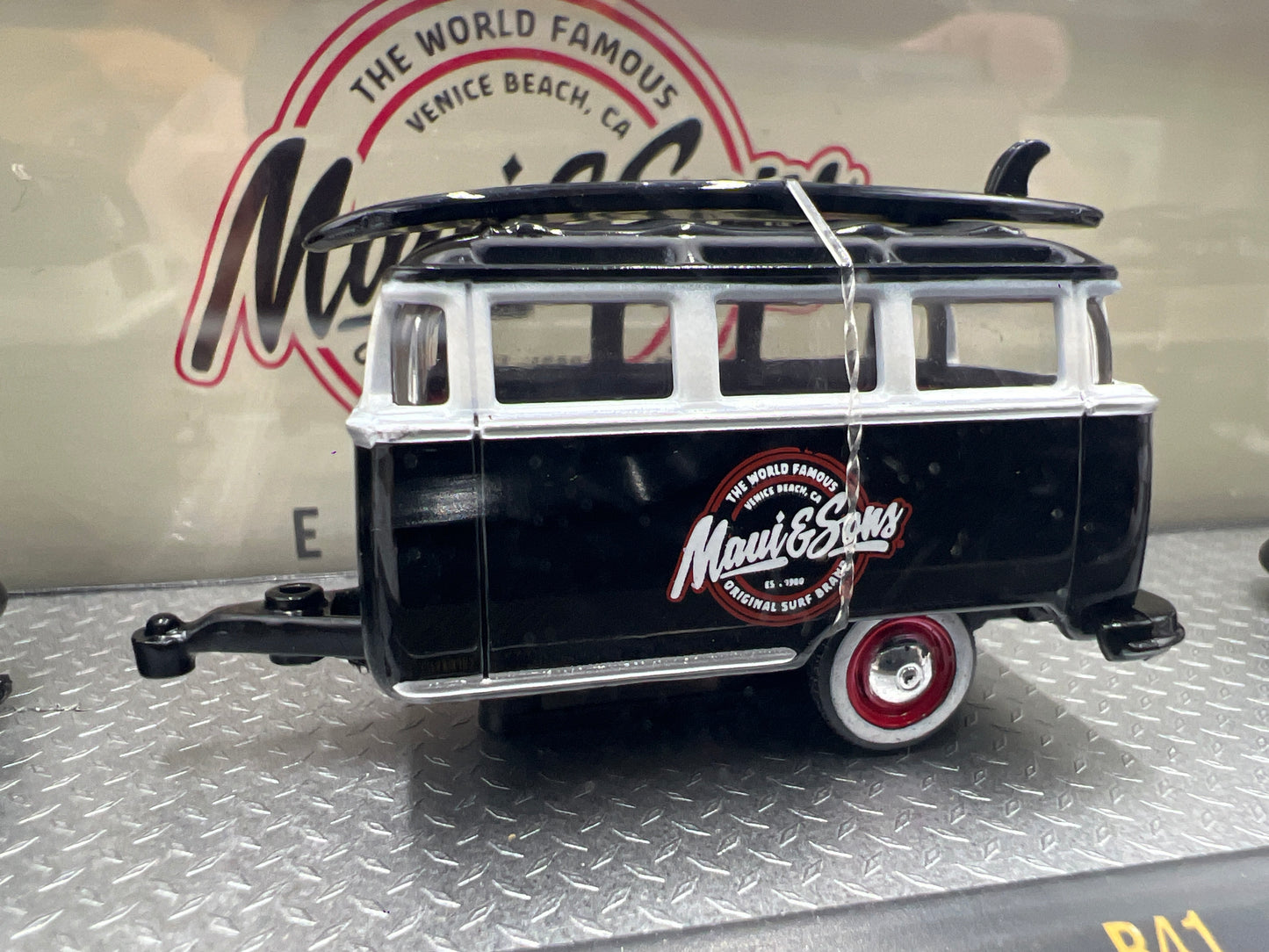 M2 Machines Auto Haulers Maui & Sons 1960 VW Delivery Van & 1959 VW Double Cab Truck USA Model R41