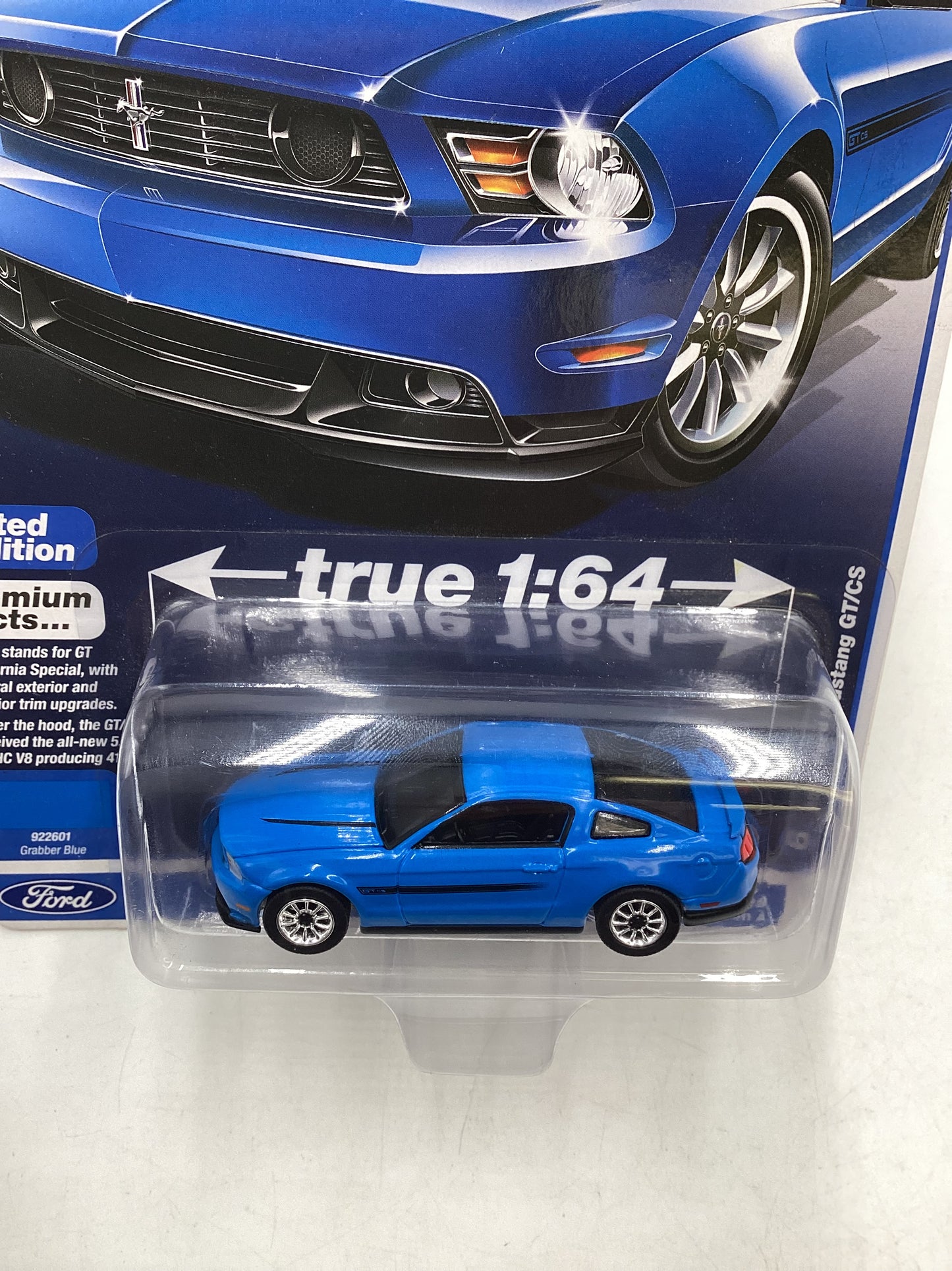 Auto world Modern Muscle 2012 Ford Mustang GT/CS Blue 185C