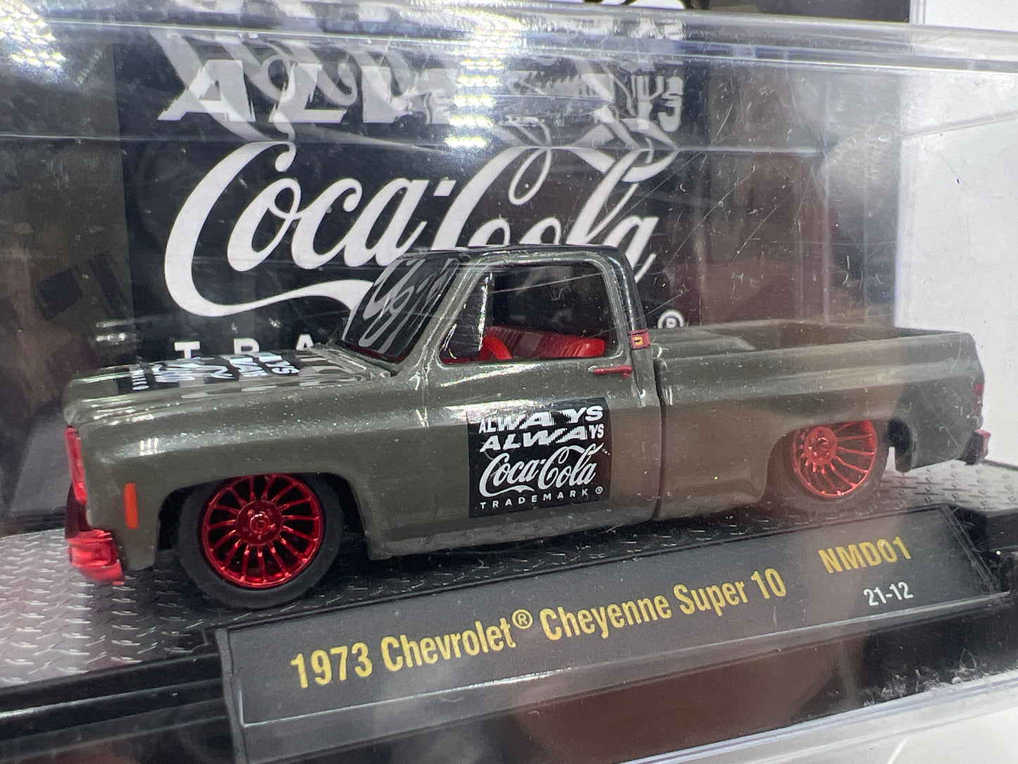M2 Machines Coca Cola CHASE 1973 Chevrolet Cheyenne Super 10 NMD01