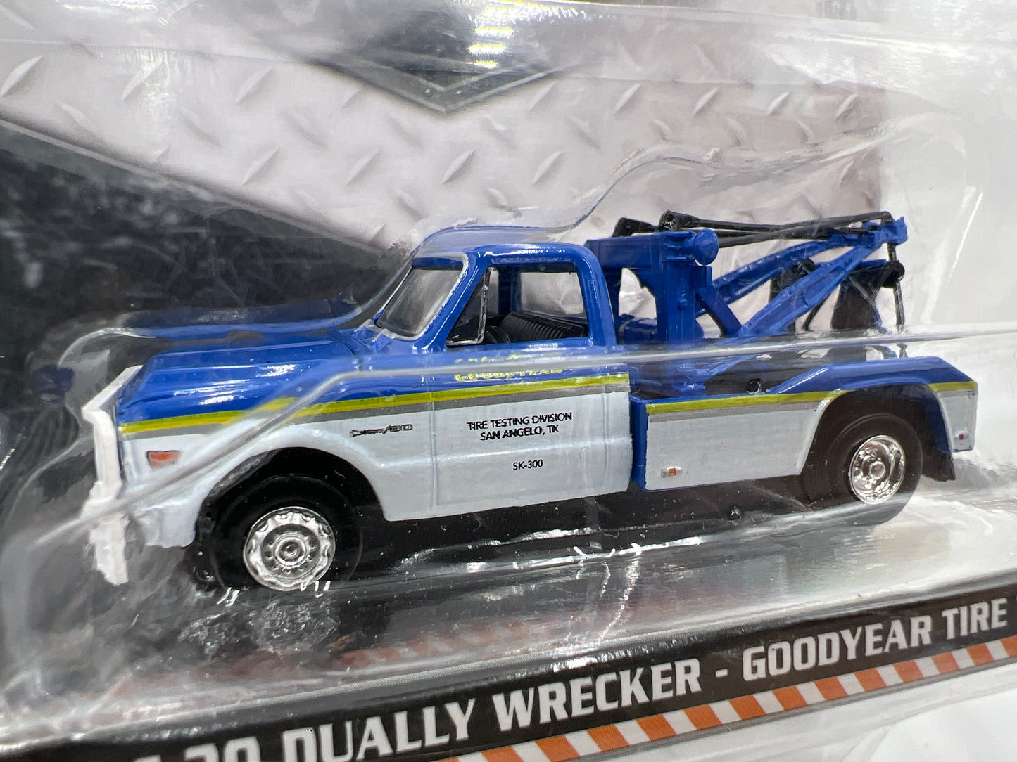 Greenlight Dually Drivers Series 10 1972 Chevrolet C-30 Dually Wrecker Goodyear Tire Testing Division 181B